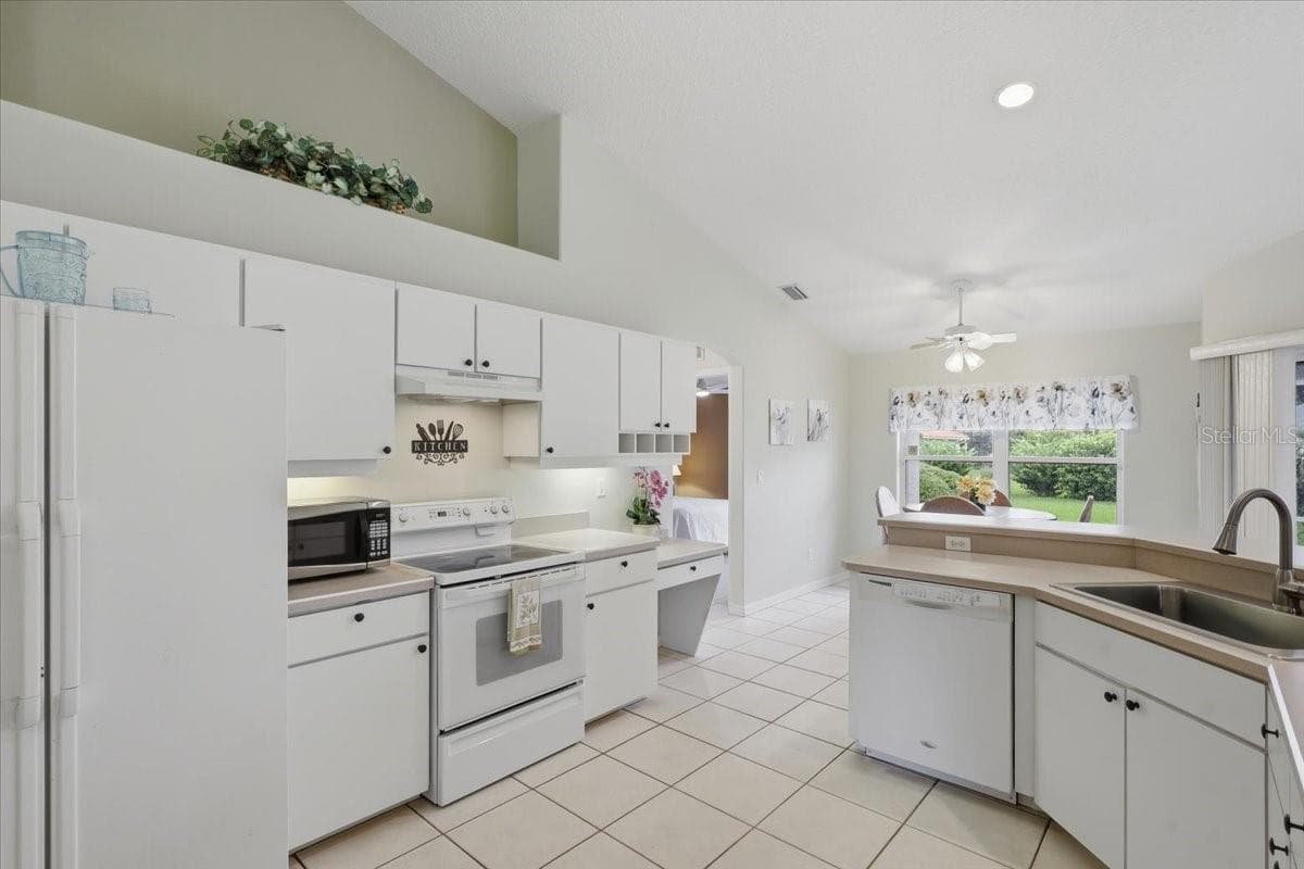 Kitchen - 65 WOODBURY DR, PALM COAST