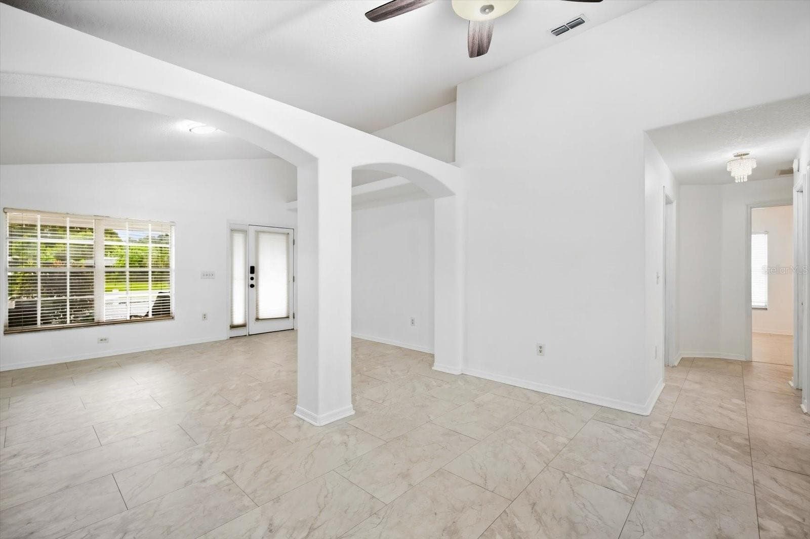 Living/Dining area entry view. - 3005 W CHESTNUT ST, TAMPA