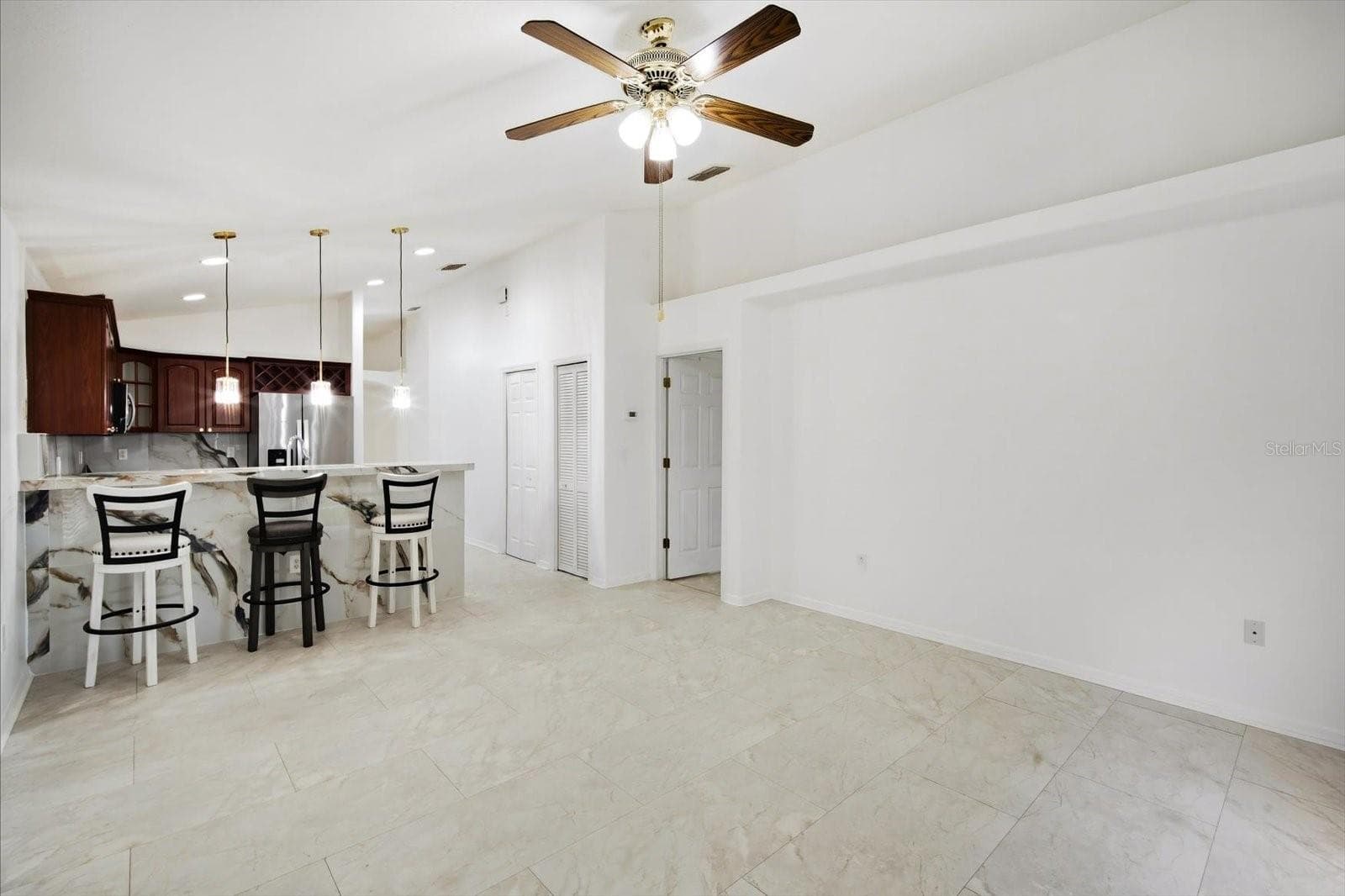 Family room view toward kitchen - 3005 W CHESTNUT ST, TAMPA