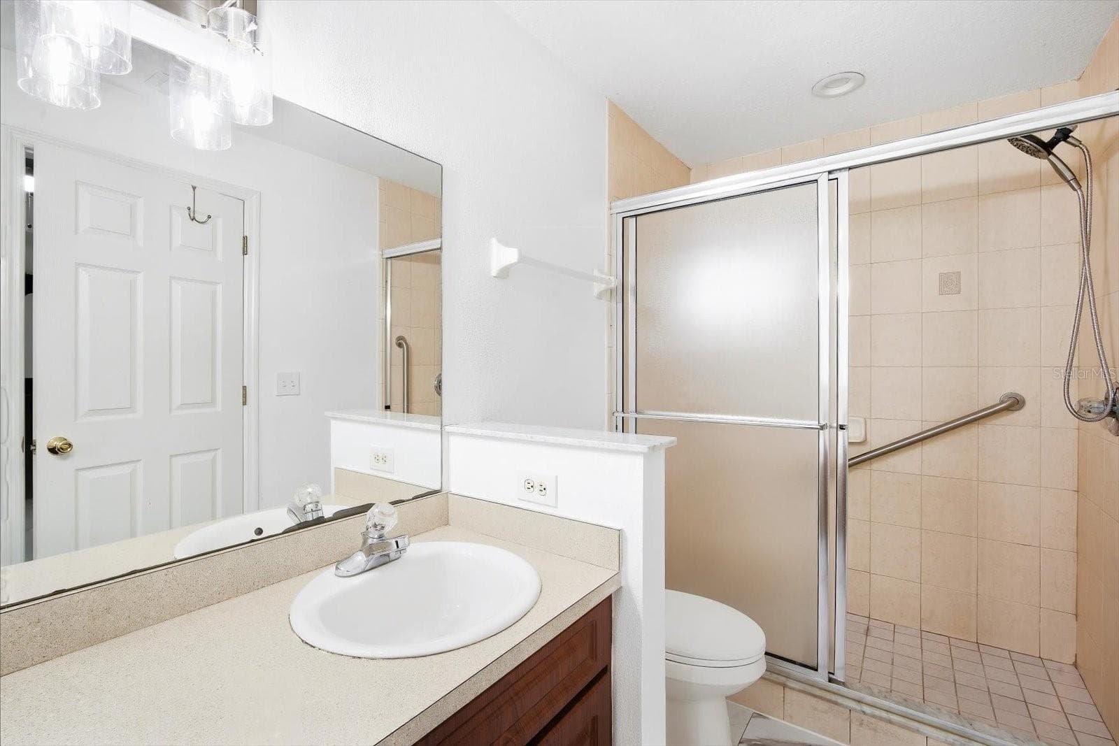 Primary en-suite bathroom - 3005 W CHESTNUT ST, TAMPA