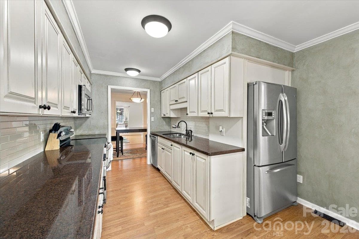 Kitchen on Main level - 5805 Sharon Road, Charlotte