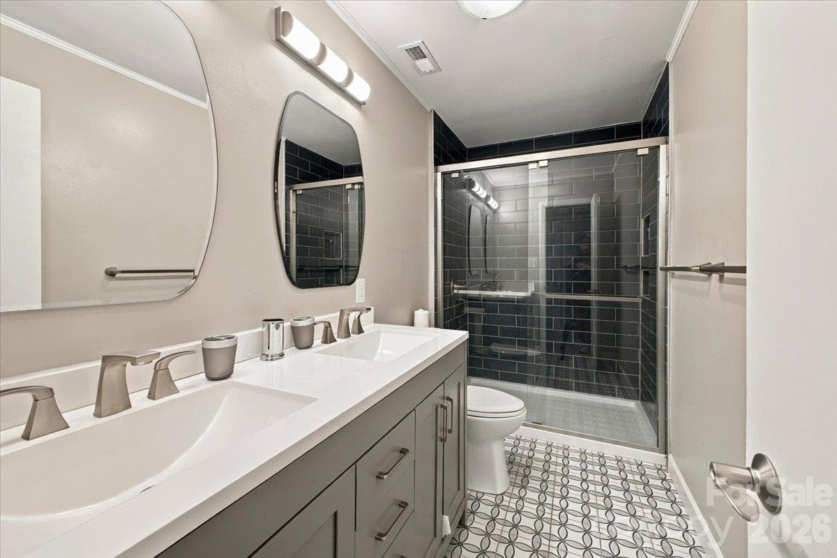 Primary ensuite bathroom on 3rd level - 5805 Sharon Road, Charlotte