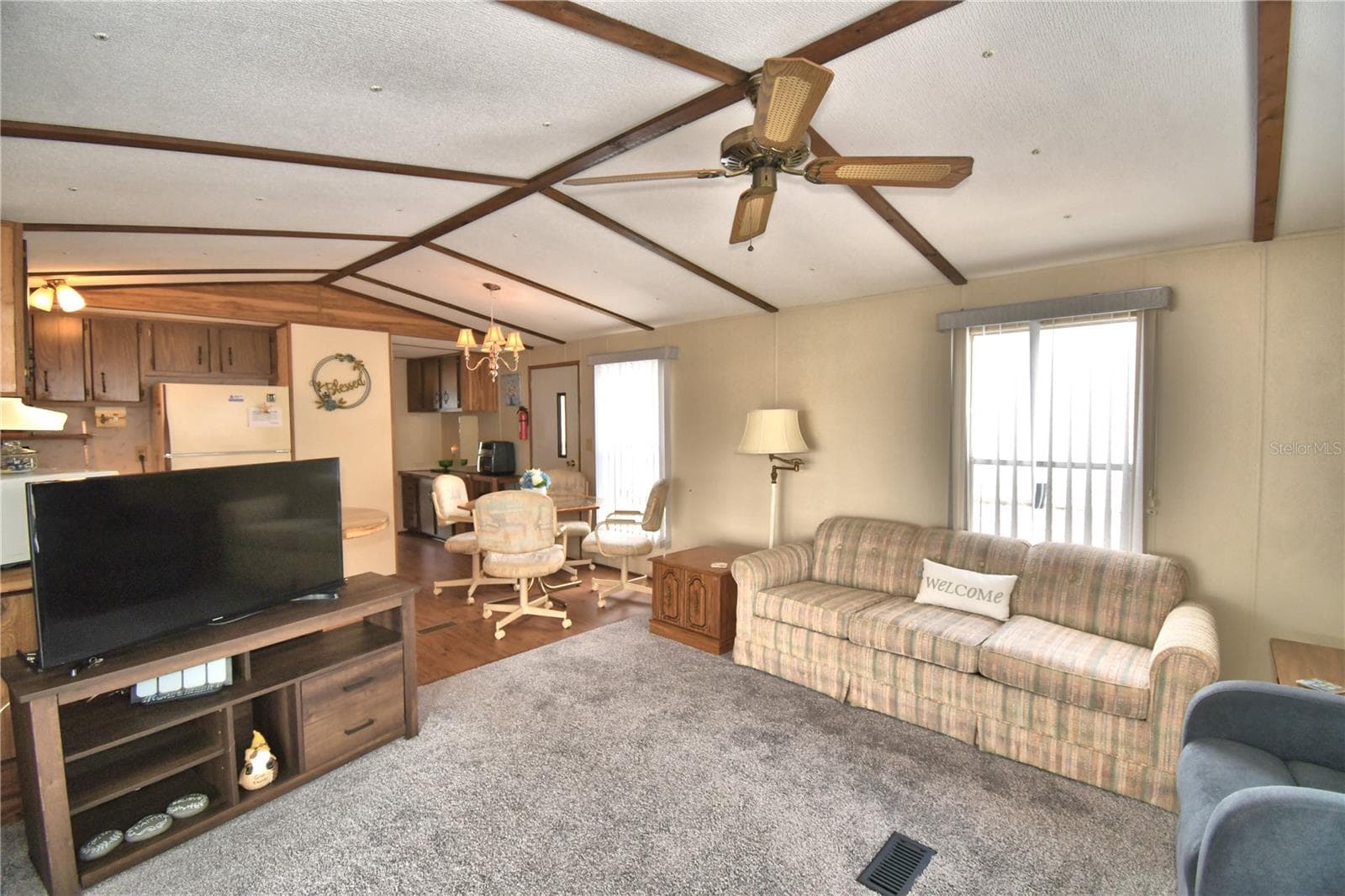 Manufactured Home at 251 PATTERSON RD #D4, HAINES CITY, photo 5 of 40