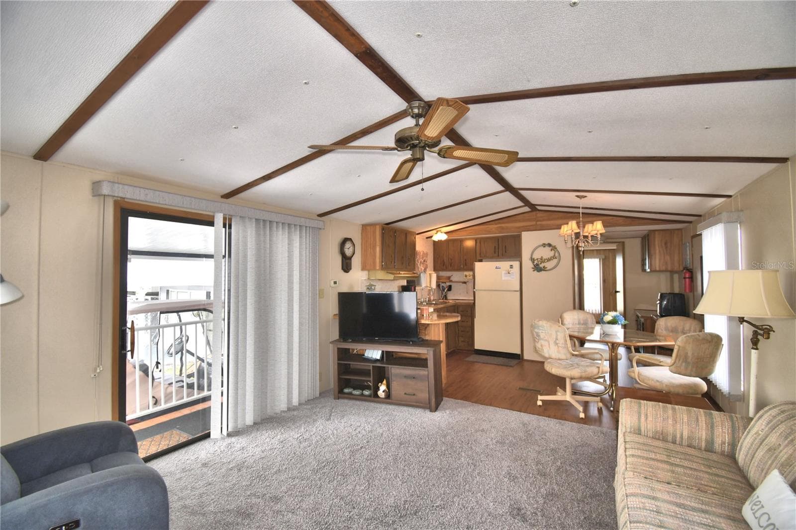 Manufactured Home at 251 PATTERSON RD #D4, HAINES CITY, photo 6 of 40