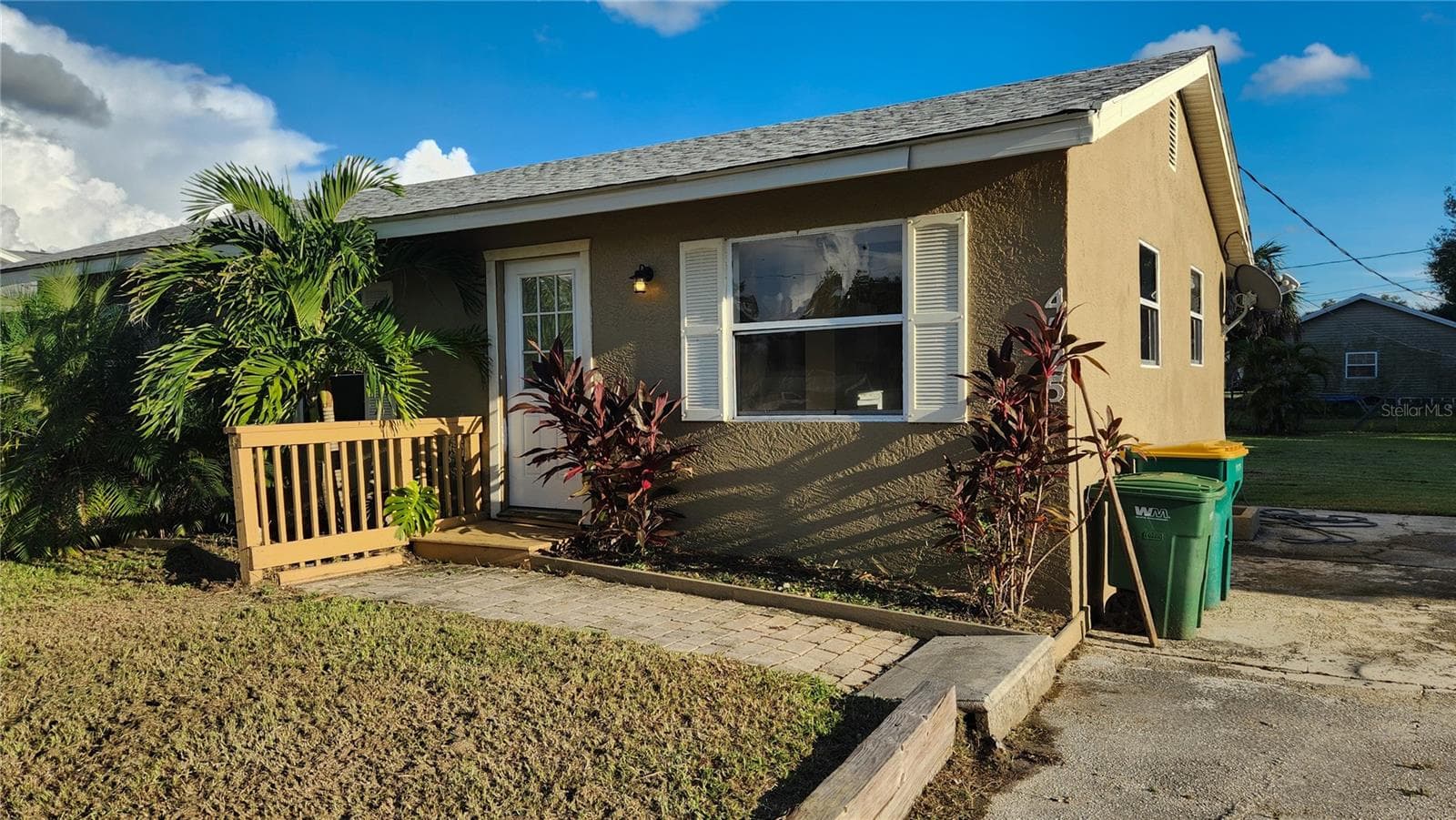 Single Family Residence at 4725 KNOLLWOOD DR, PUNTA GORDA, photo 2 of 15