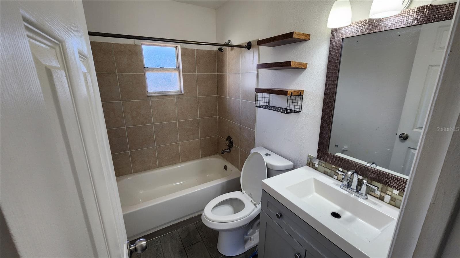 Single Family Residence at 4725 KNOLLWOOD DR, PUNTA GORDA, photo 9 of 15
