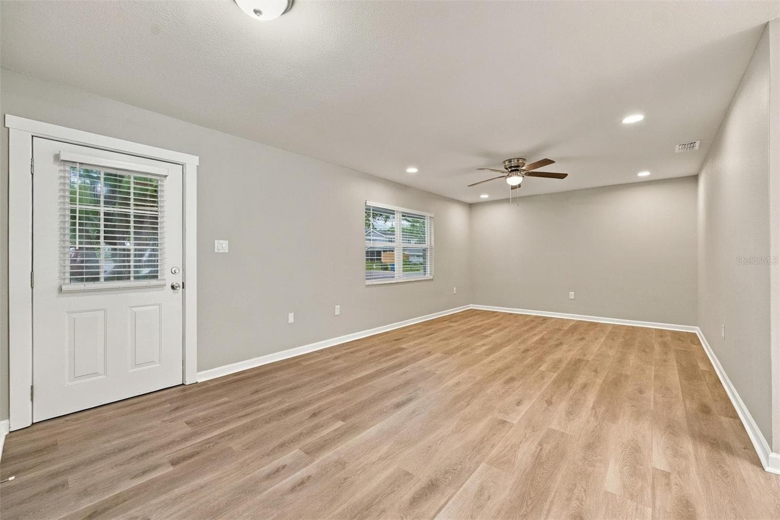 Single Family Residence at 3205 DUNBAR DR, SARASOTA, photo 6 of 41