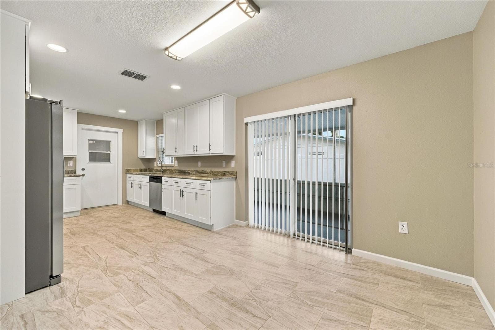 Single Family Residence at 3205 DUNBAR DR, SARASOTA, photo 10 of 41