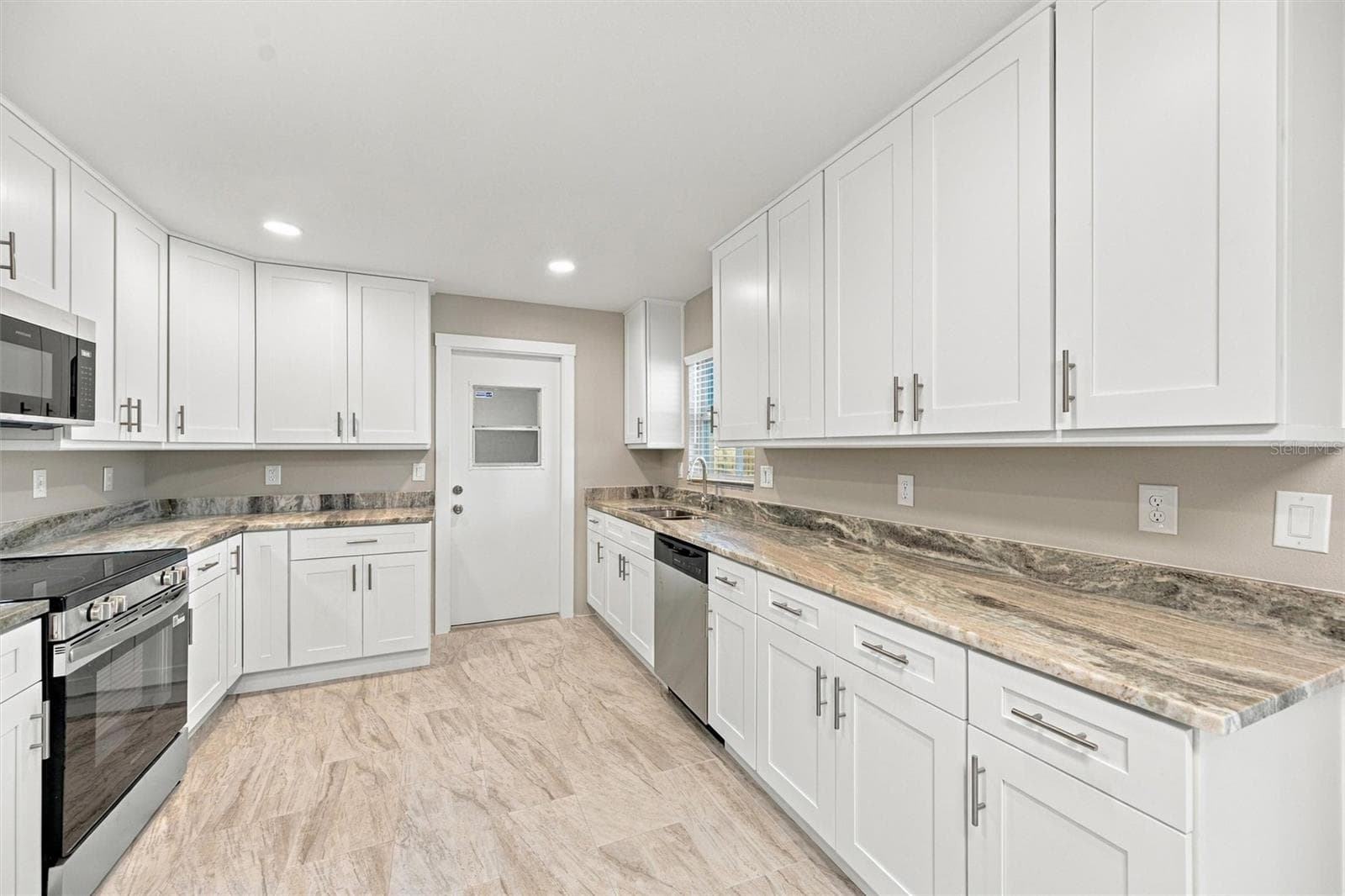 Single Family Residence at 3205 DUNBAR DR, SARASOTA, photo 12 of 41