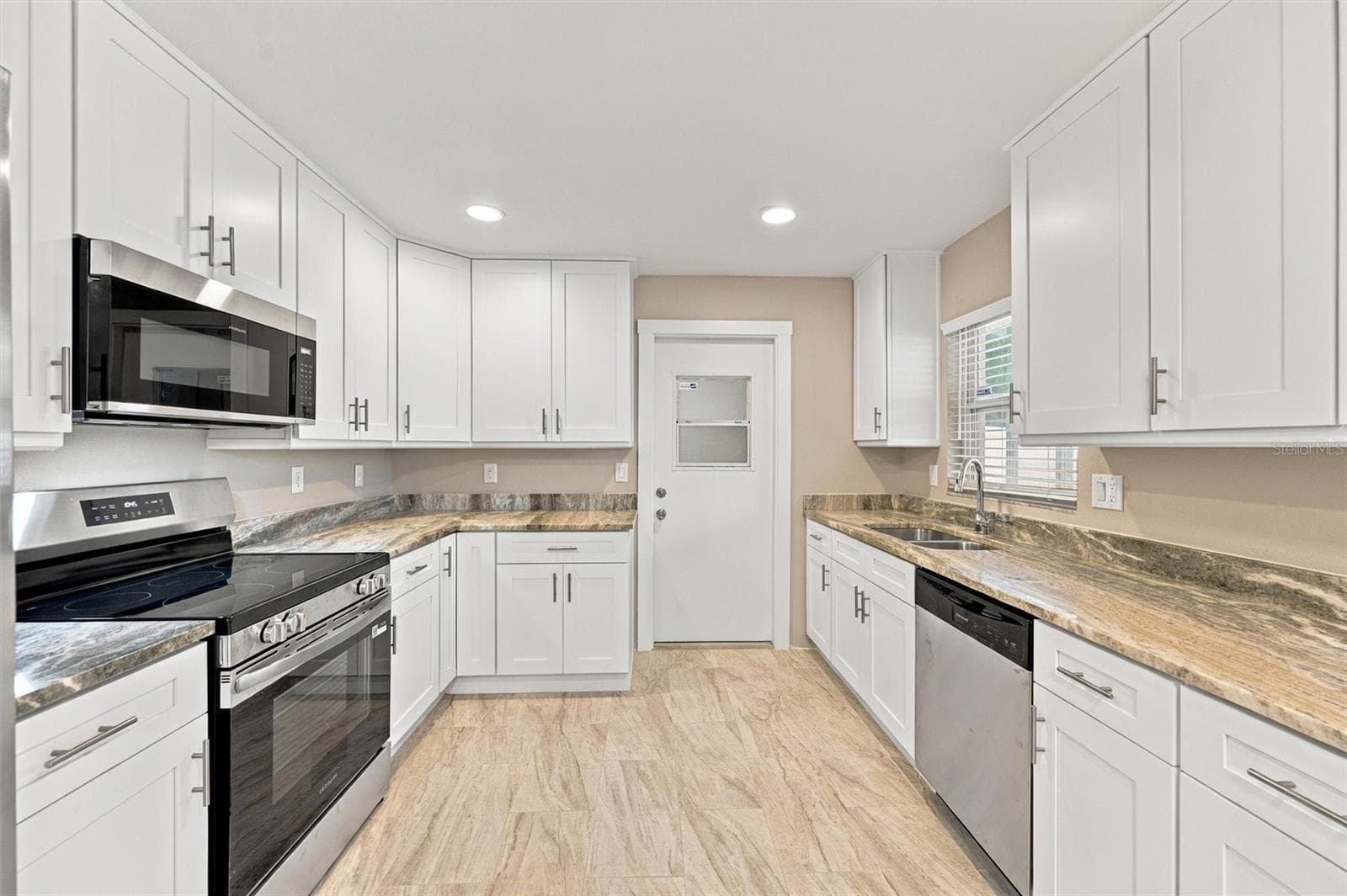 Single Family Residence at 3205 DUNBAR DR, SARASOTA, photo 13 of 41