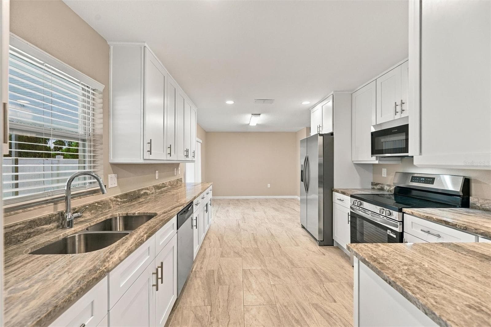 Single Family Residence at 3205 DUNBAR DR, SARASOTA, photo 16 of 41