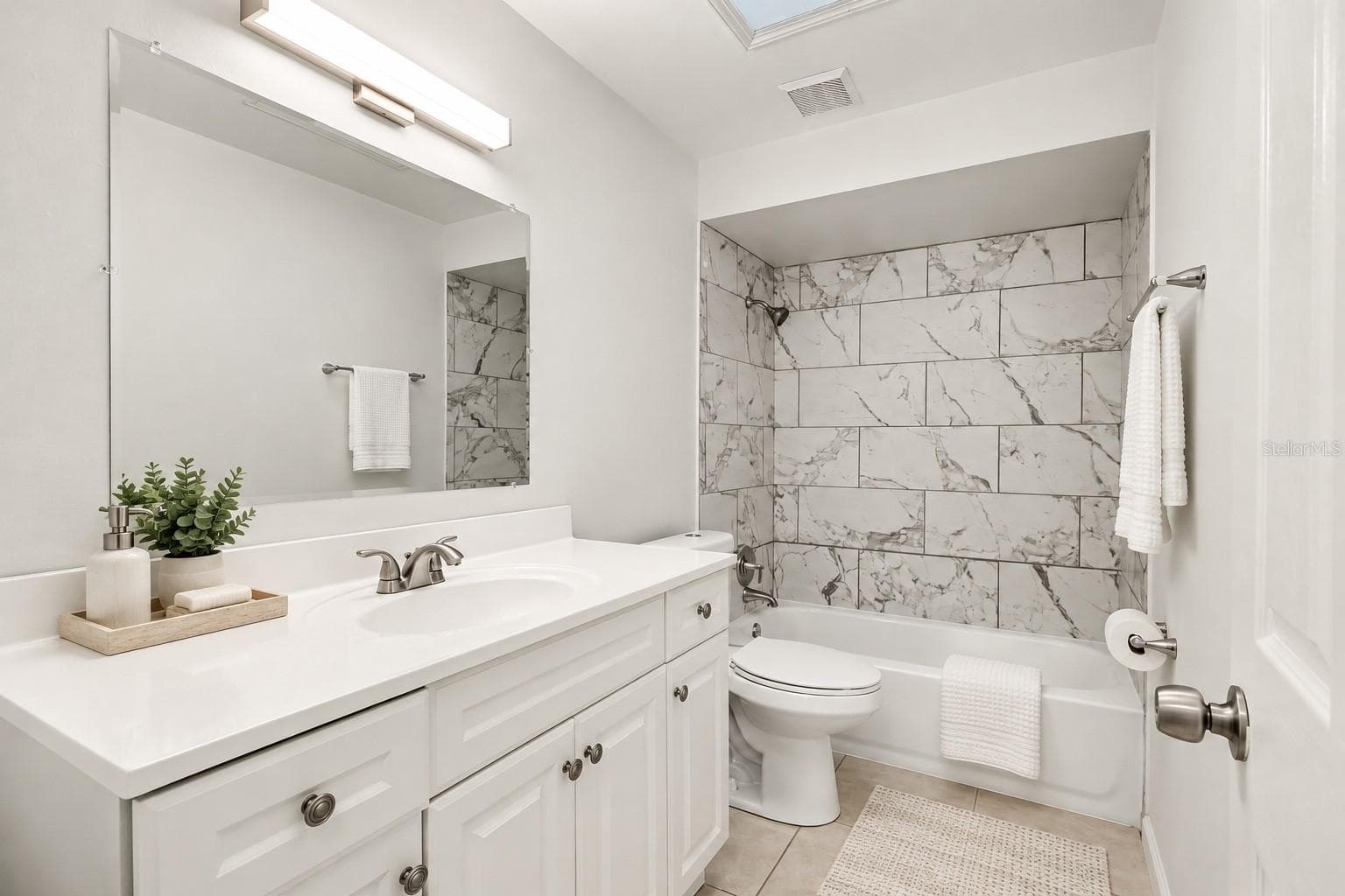 Guest Bathroom - 2700 RAINTREE LAKE CIR, MERRITT ISLAND