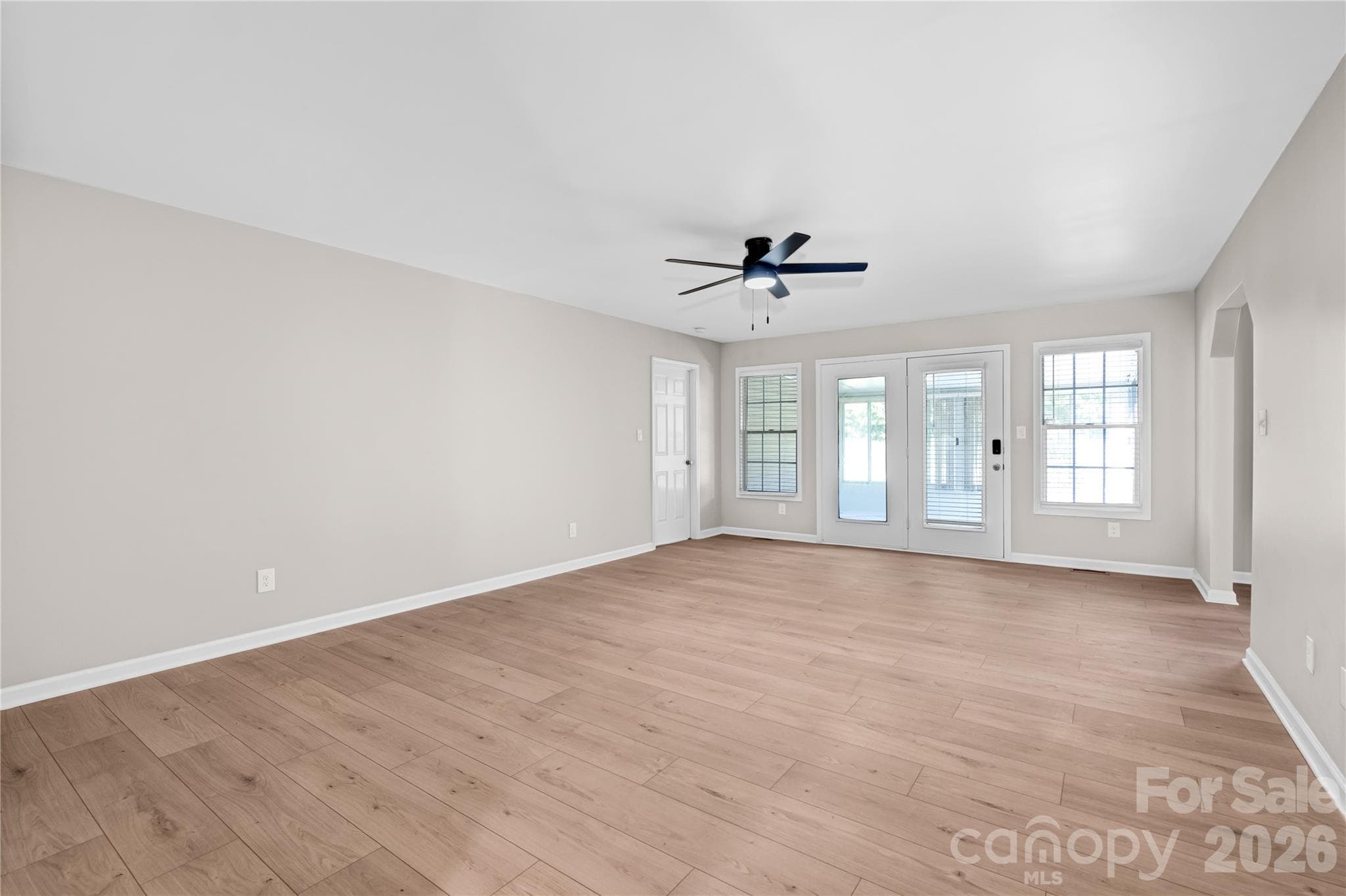 LIVING ROOM PERGO 22 MM CLAIR OAK FLOOR - 2065 Gary Lane, Hickory