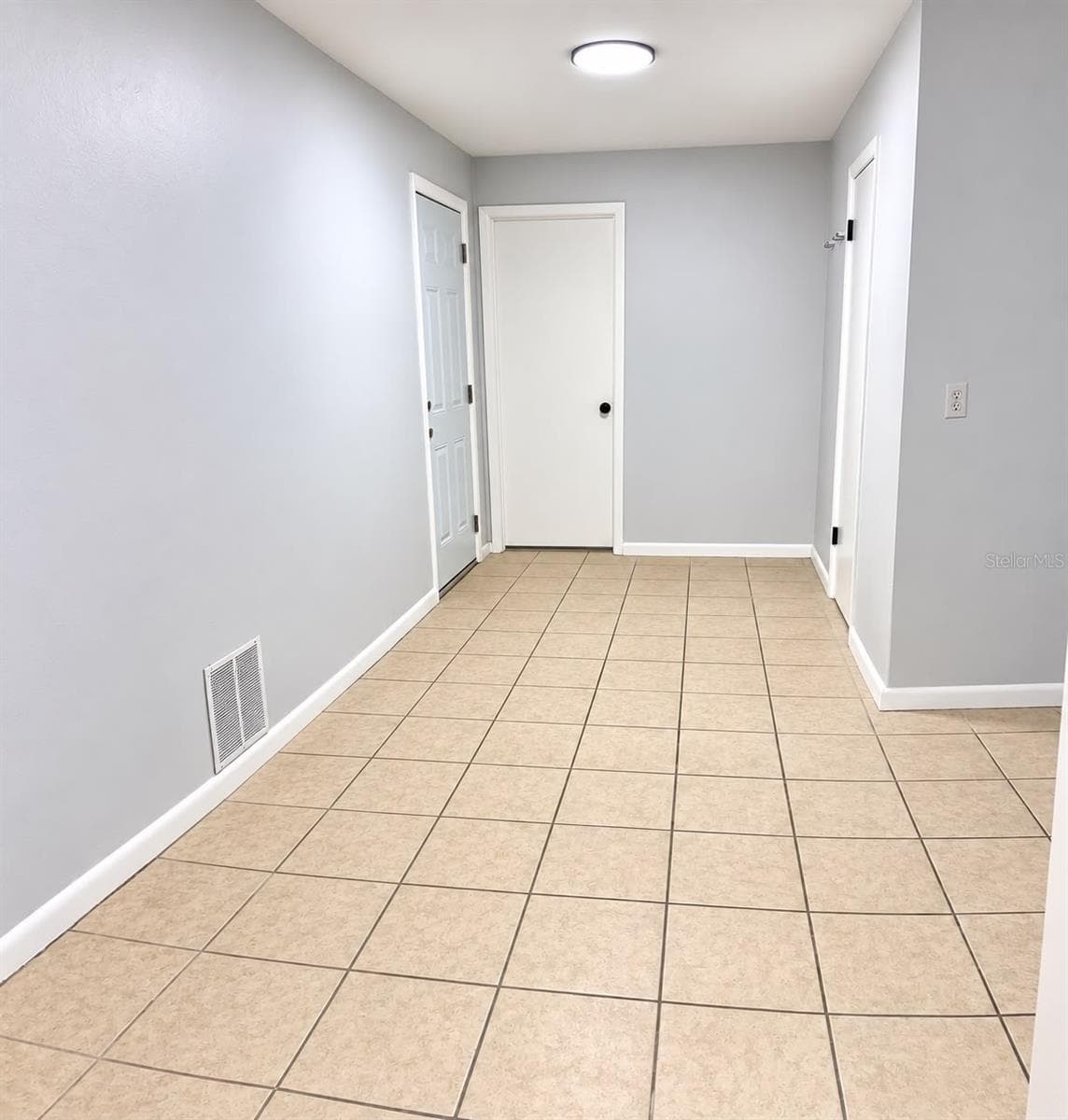 laundry room extra space - 235 S LEE ST, BEVERLY HILLS