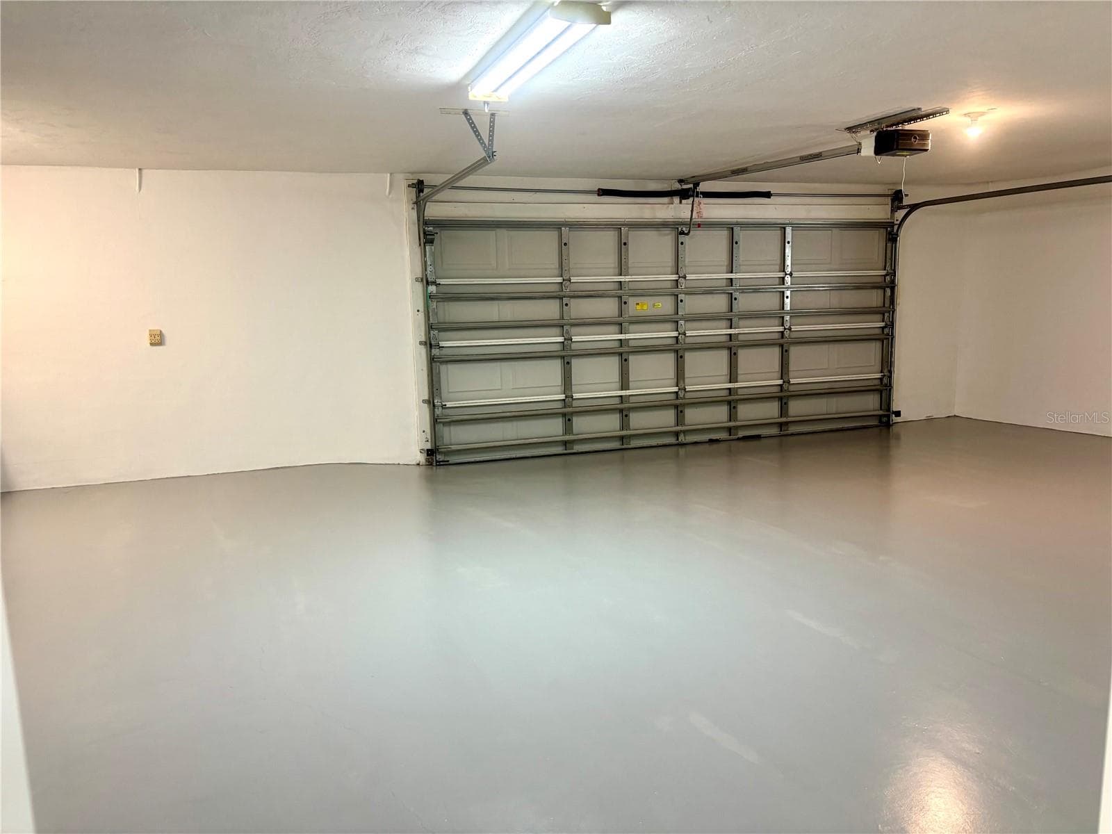 double garage - 235 S LEE ST, BEVERLY HILLS