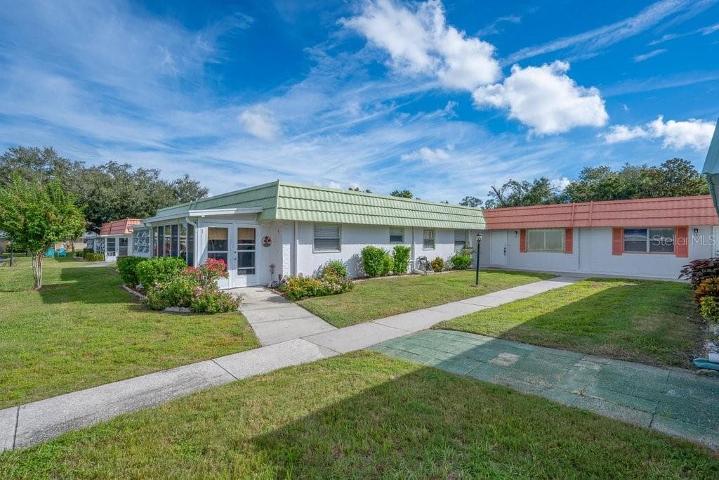 Front Exterior - 1802 BEDFORD LN #9, SUN CITY CENTER