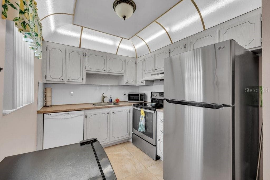 Kitchen - 1802 BEDFORD LN #9, SUN CITY CENTER