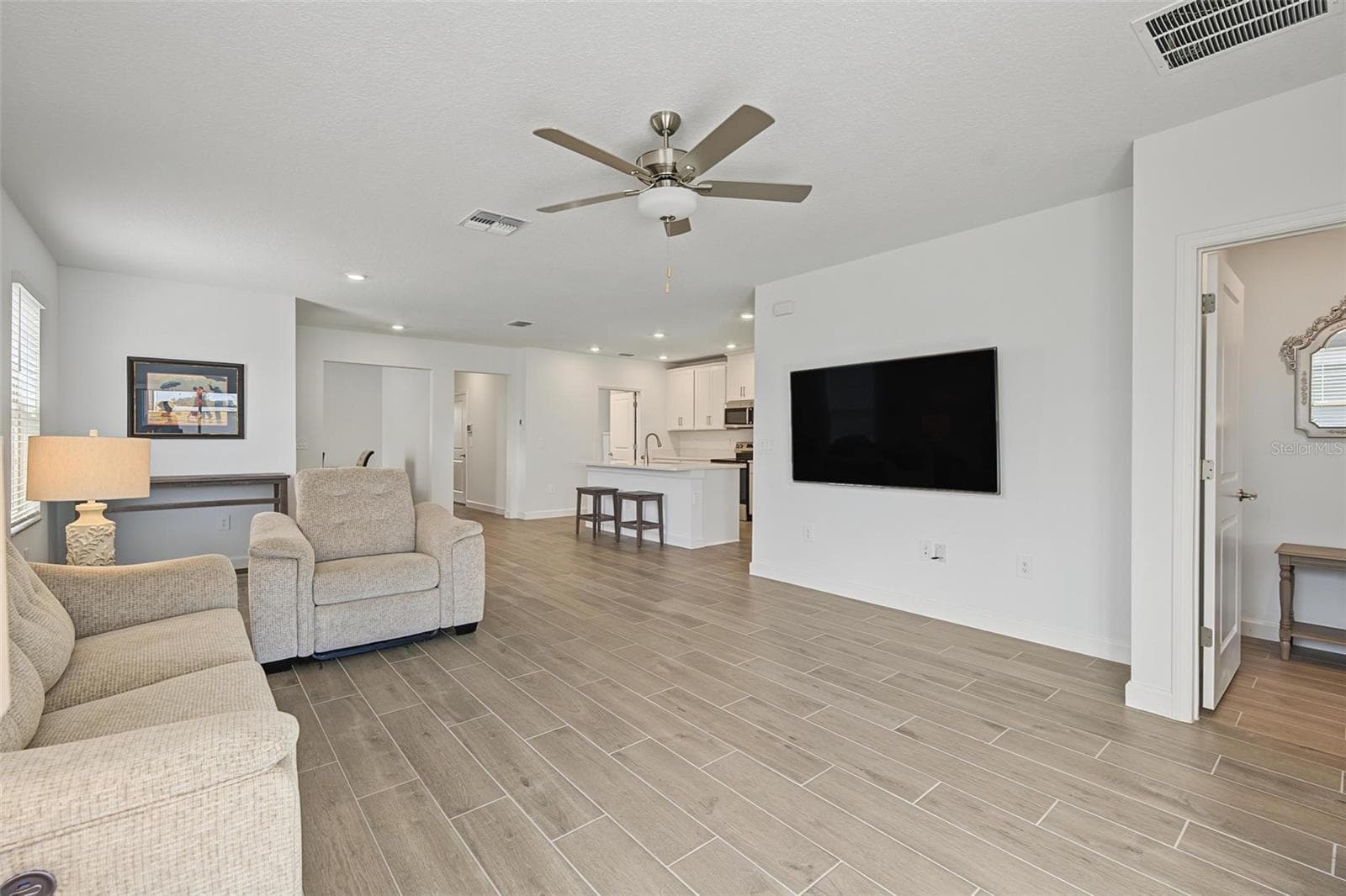 family room is open to kitchen - 32062 GRIFFIN SANDS LN, SAN ANTONIO