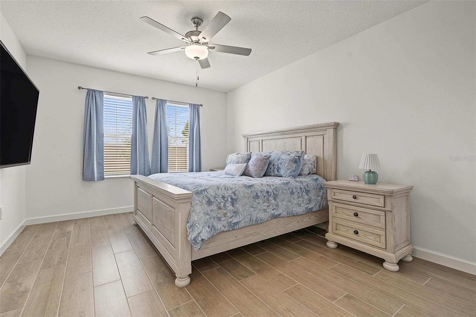 spacious owners bedroom - 32062 GRIFFIN SANDS LN, SAN ANTONIO