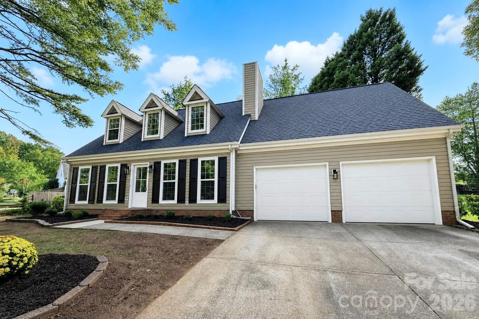 Single Family Residence at 10320 Conistan Place, Cornelius, photo 2 of 31
