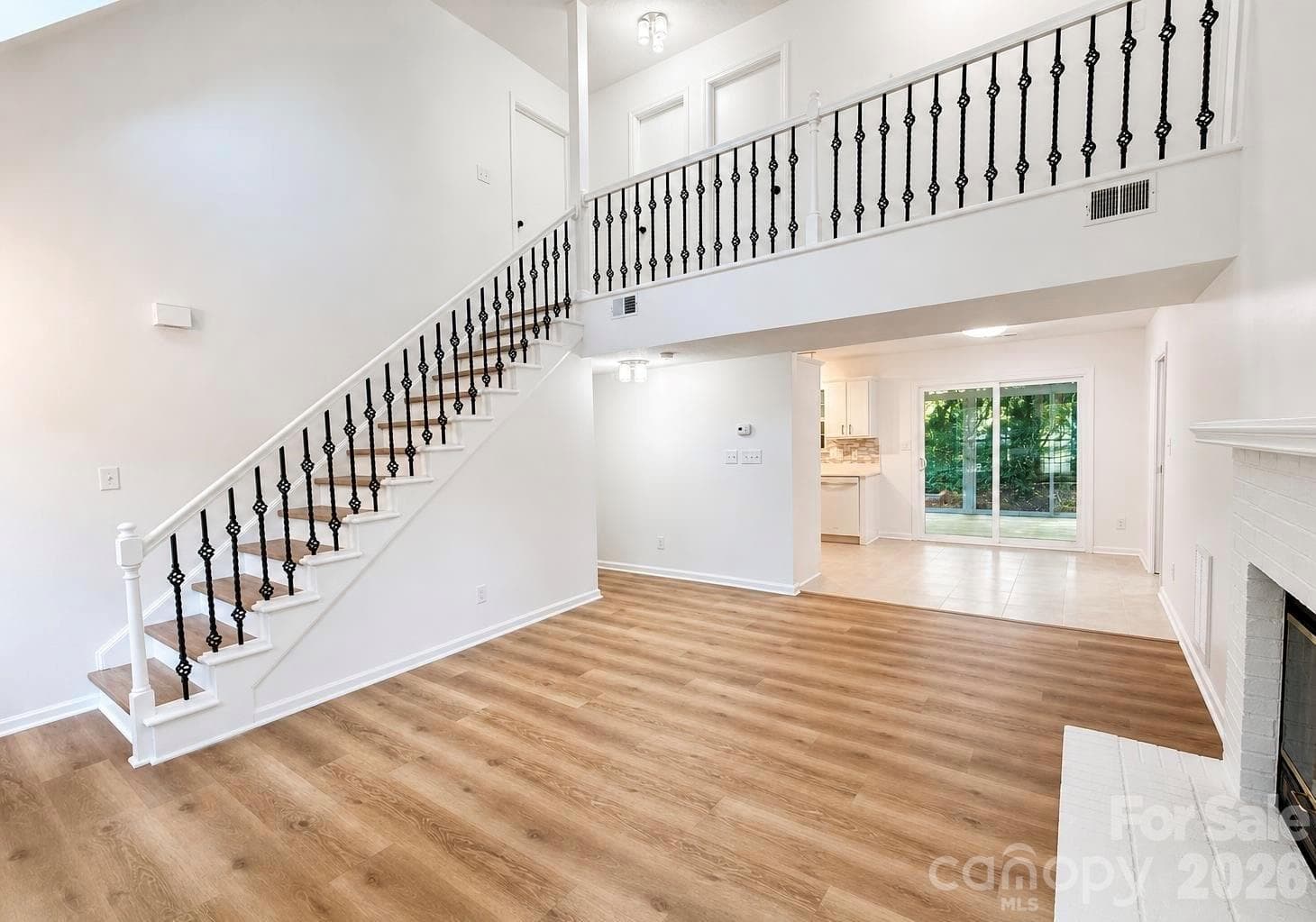 Single Family Residence at 10320 Conistan Place, Cornelius, photo 4 of 31