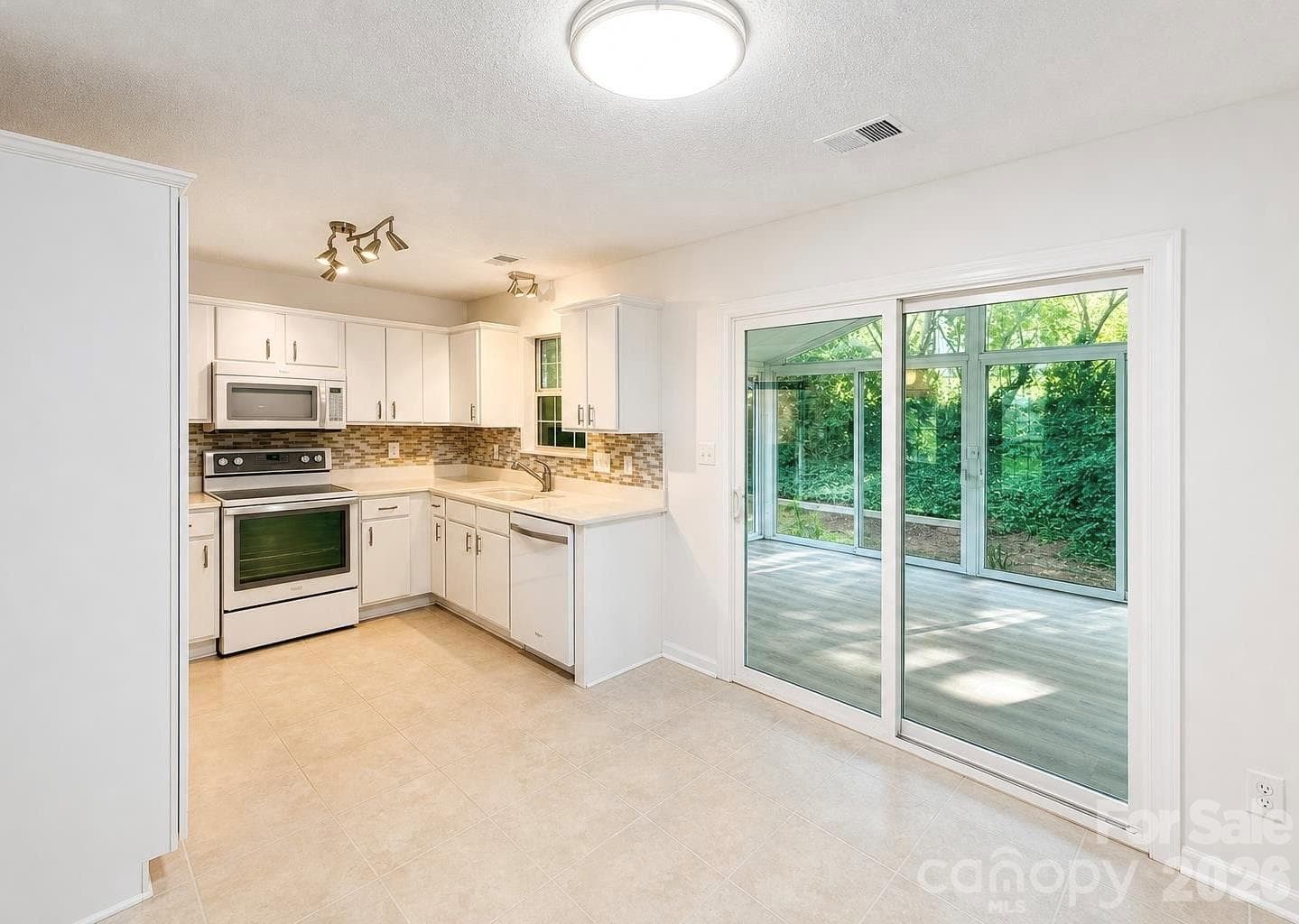 Single Family Residence at 10320 Conistan Place, Cornelius, photo 5 of 31
