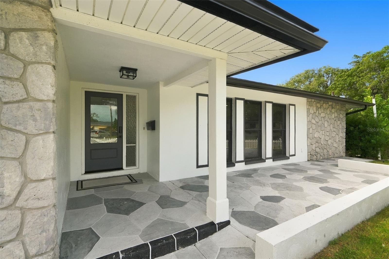 Come on in! - 330 PATICA RD NE, ST PETERSBURG