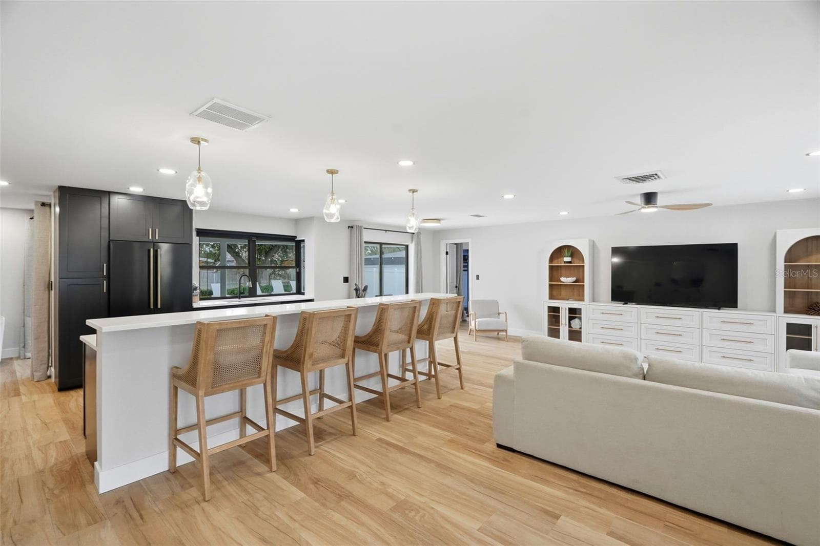 Open Layout with Gourmet Kitchen - 330 PATICA RD NE, ST PETERSBURG