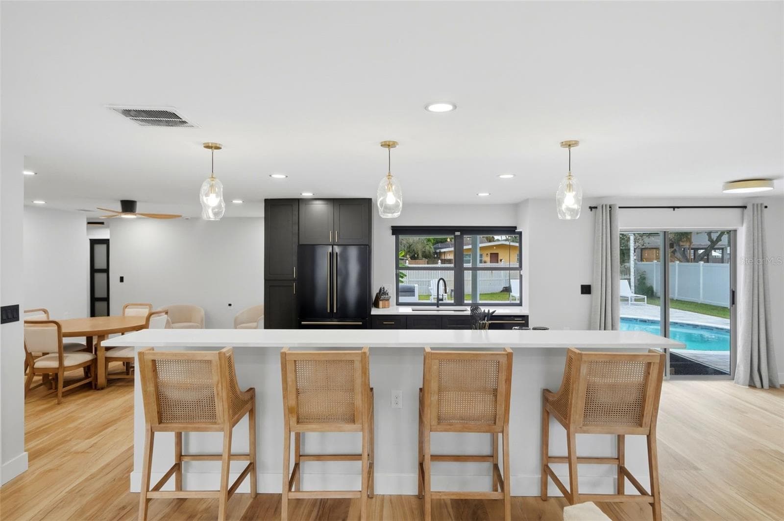 Oversized Island & Breakfast Bar - 330 PATICA RD NE, ST PETERSBURG