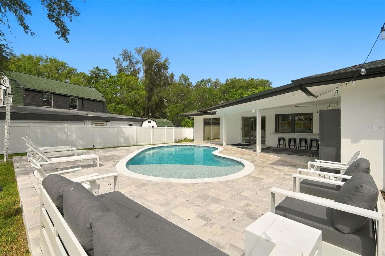 Plenty of space for Sun Bathing - 330 PATICA RD NE, ST PETERSBURG