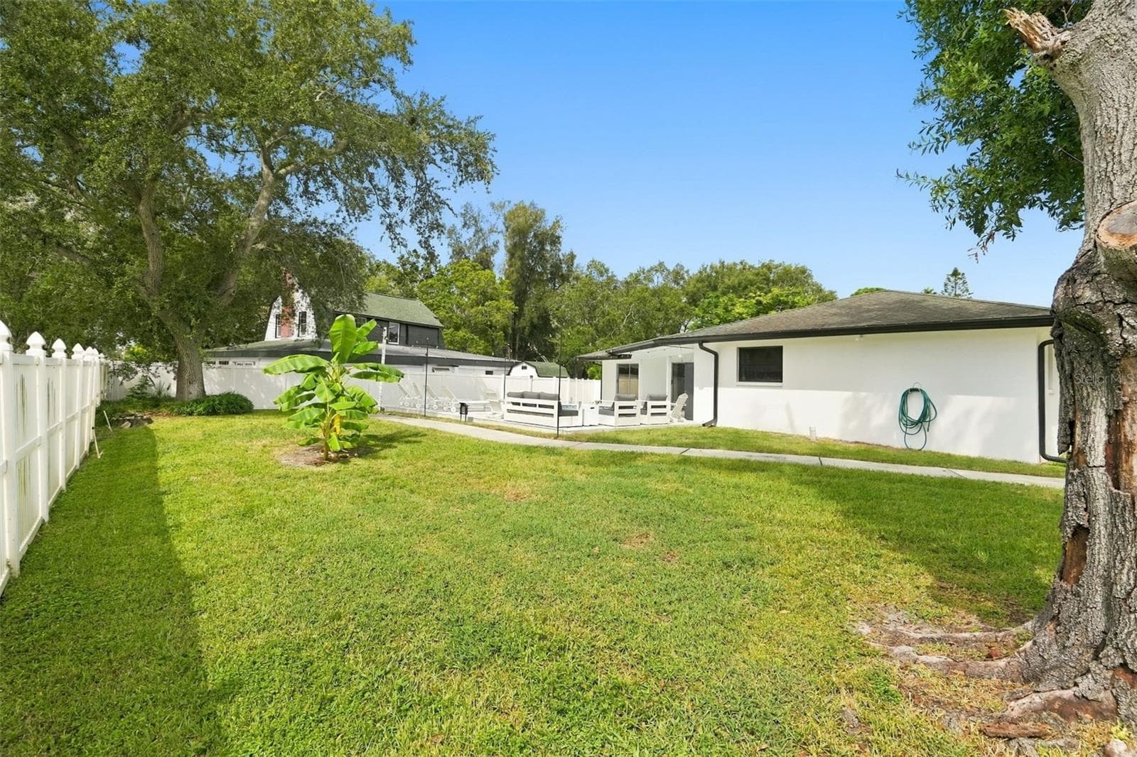 Deep backyard. Sprinklers expanded for full coverage all around the property - 330 PATICA RD NE, ST PETERSBURG