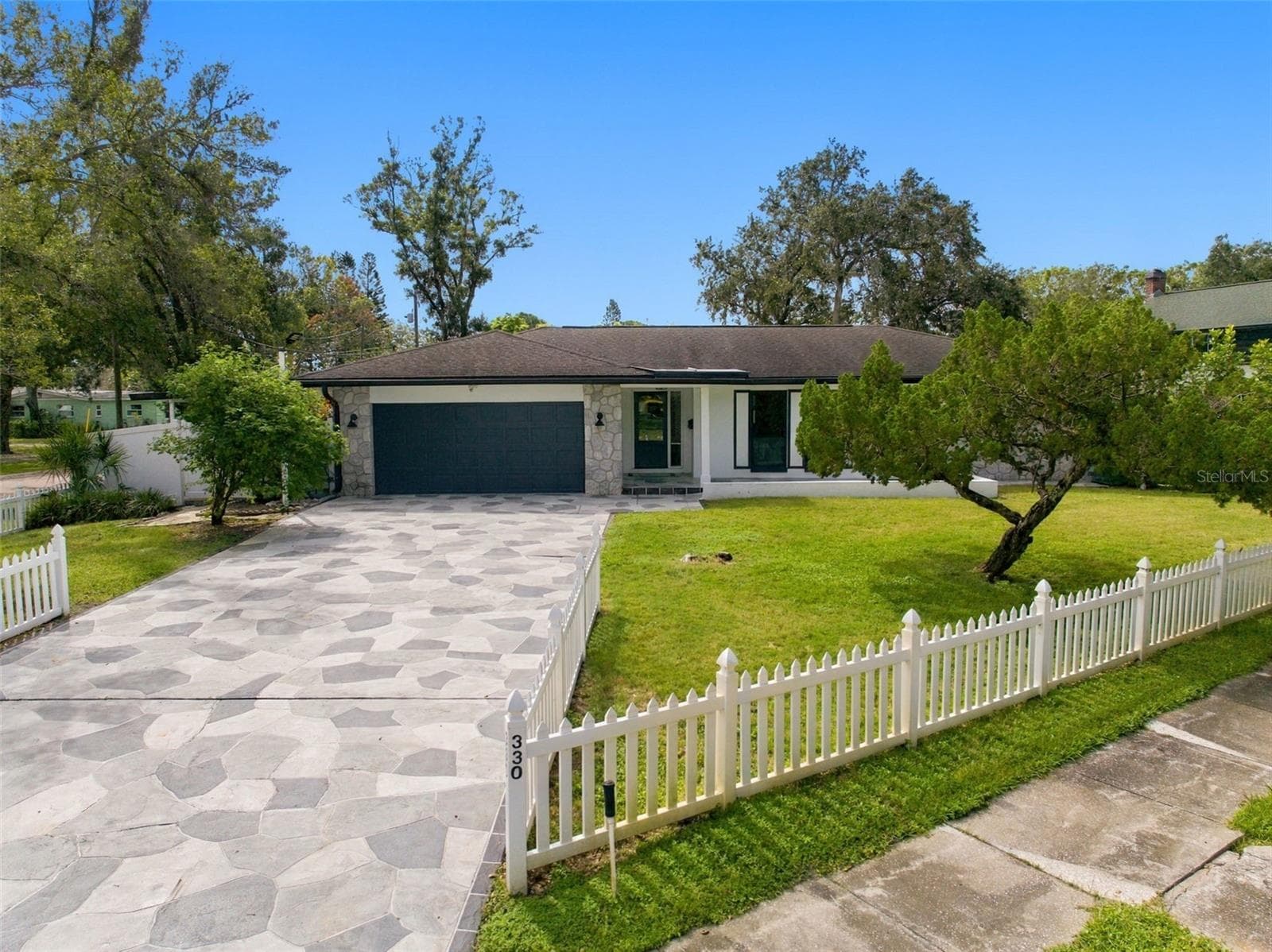 Expanded view of Front Yard - 330 PATICA RD NE, ST PETERSBURG