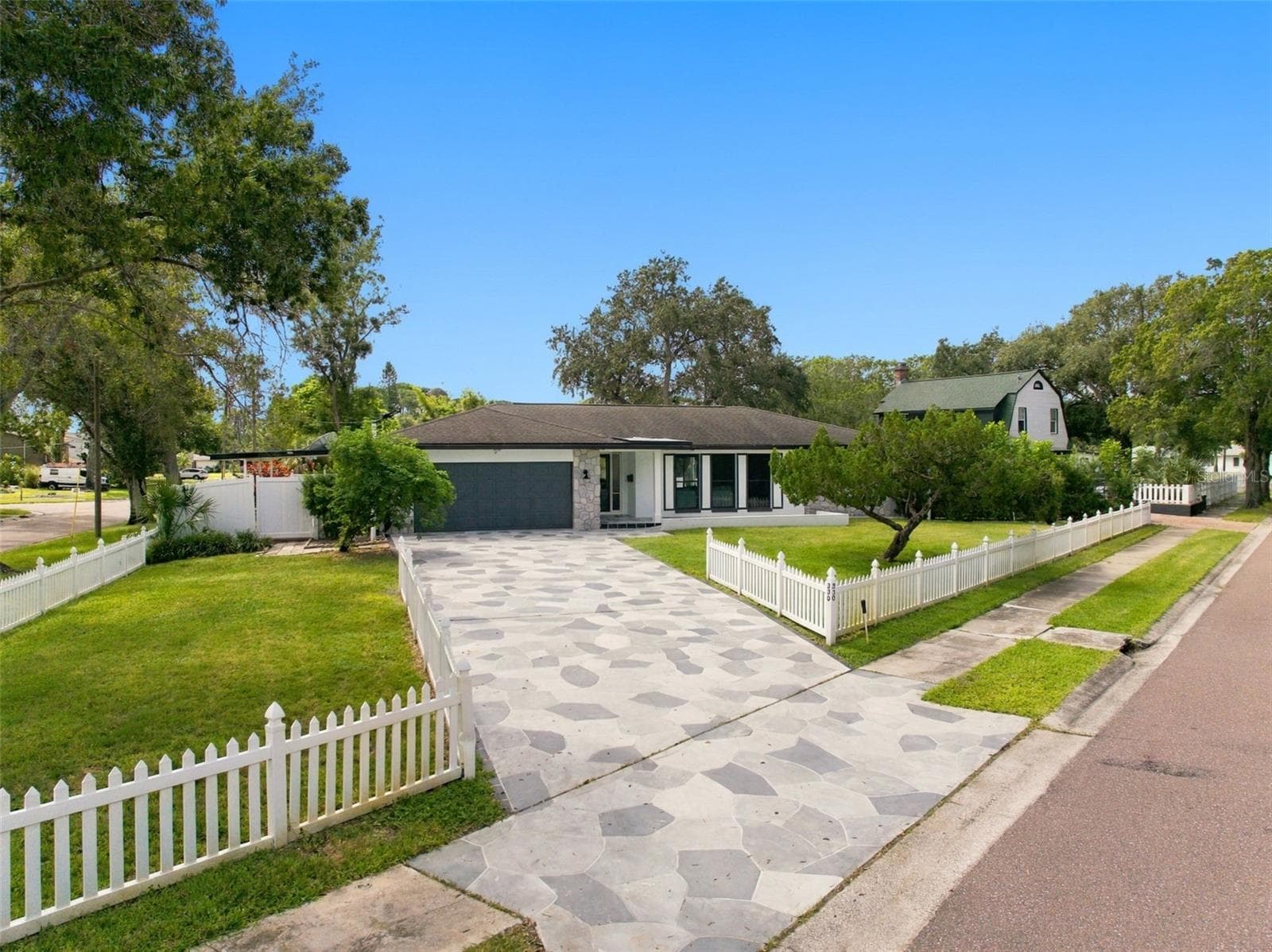 Expanded View of Front Yard - 330 PATICA RD NE, ST PETERSBURG