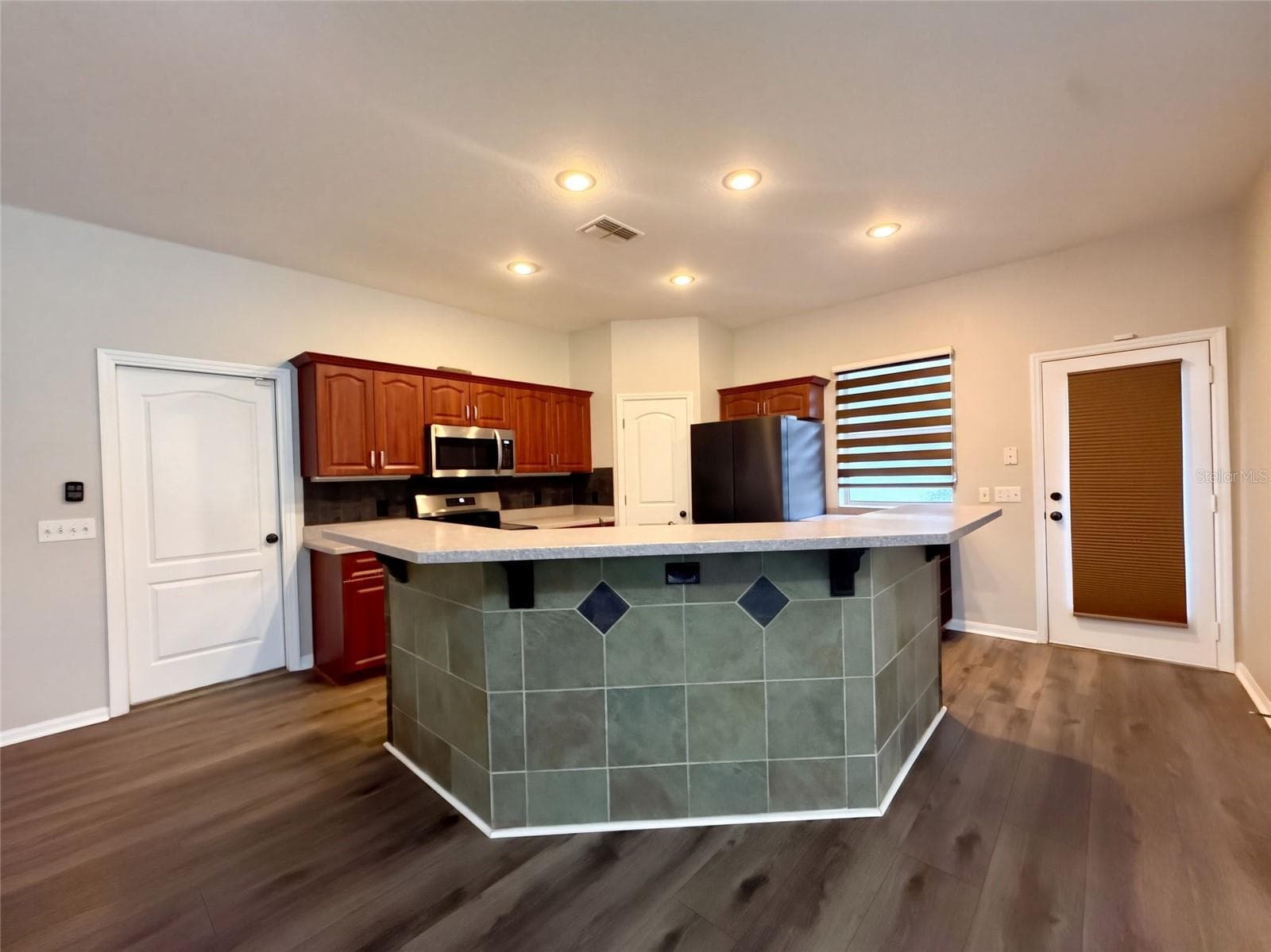 Single Family Residence at 219 WILLOW BEND PKWY, LUTZ, photo 2 of 28
