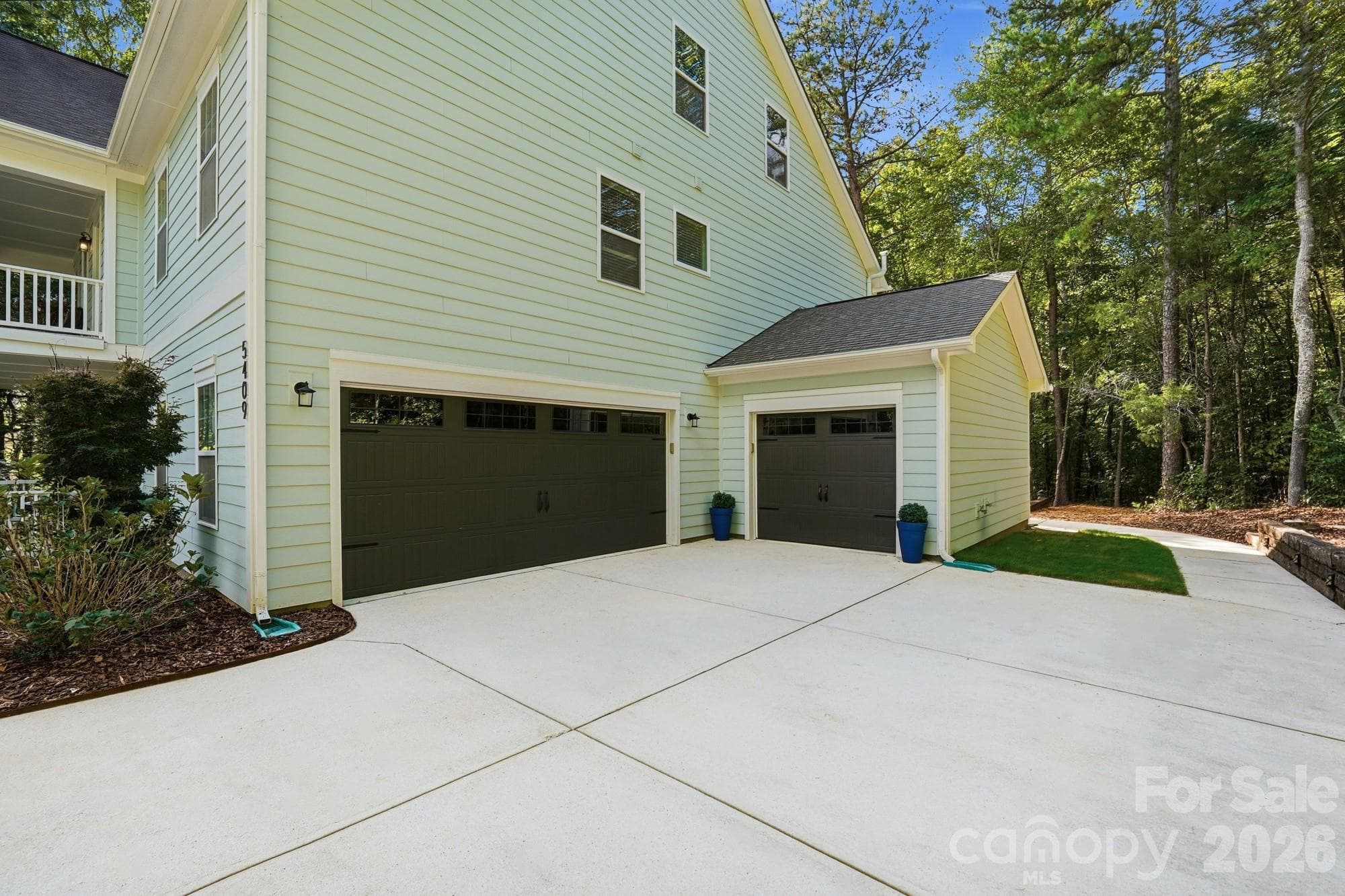 Courtyard style 3 car garage - 5409 Cotton Top Court, Waxhaw