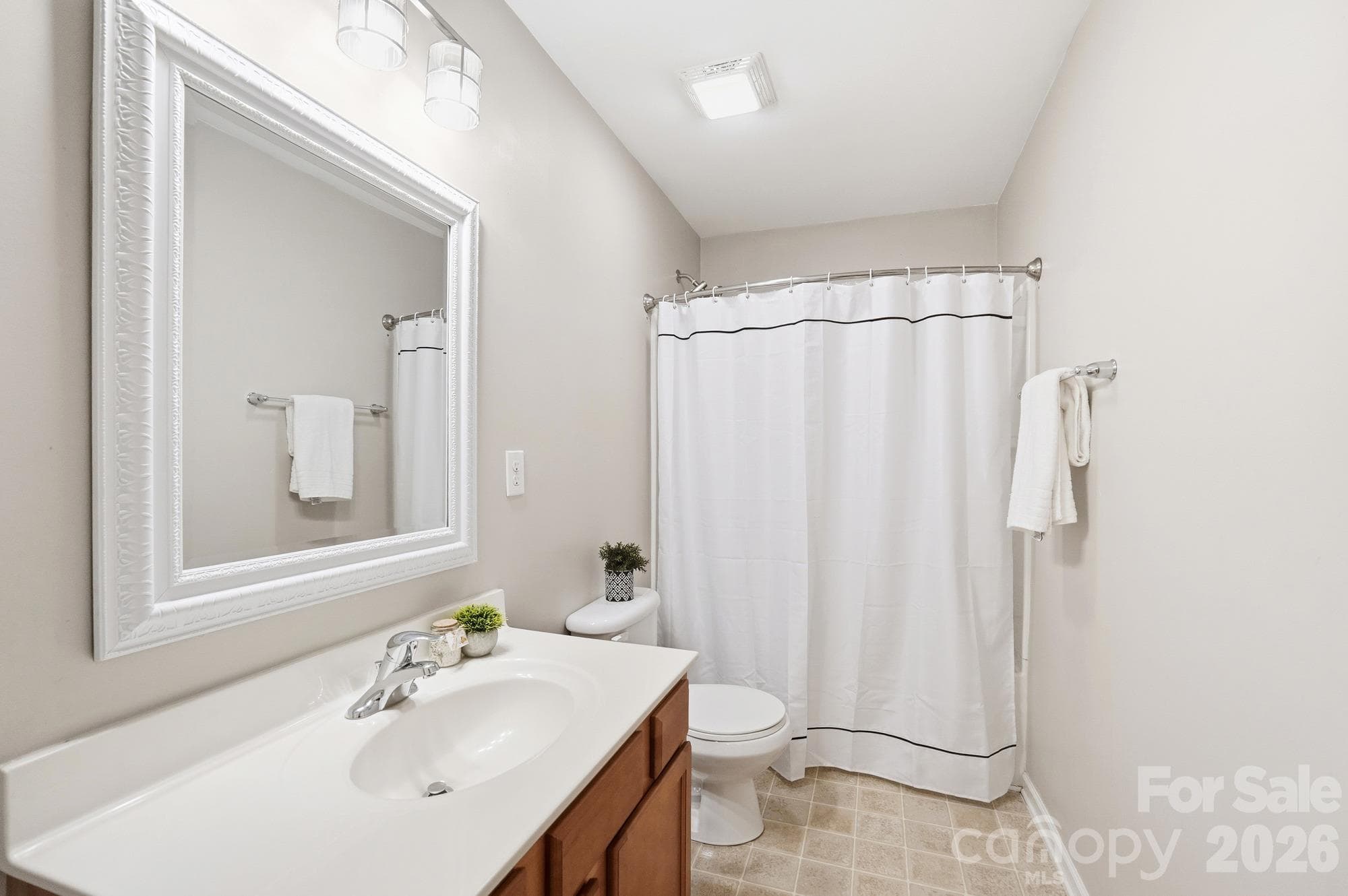 Full bathroom on 2nd level - 5409 Cotton Top Court, Waxhaw