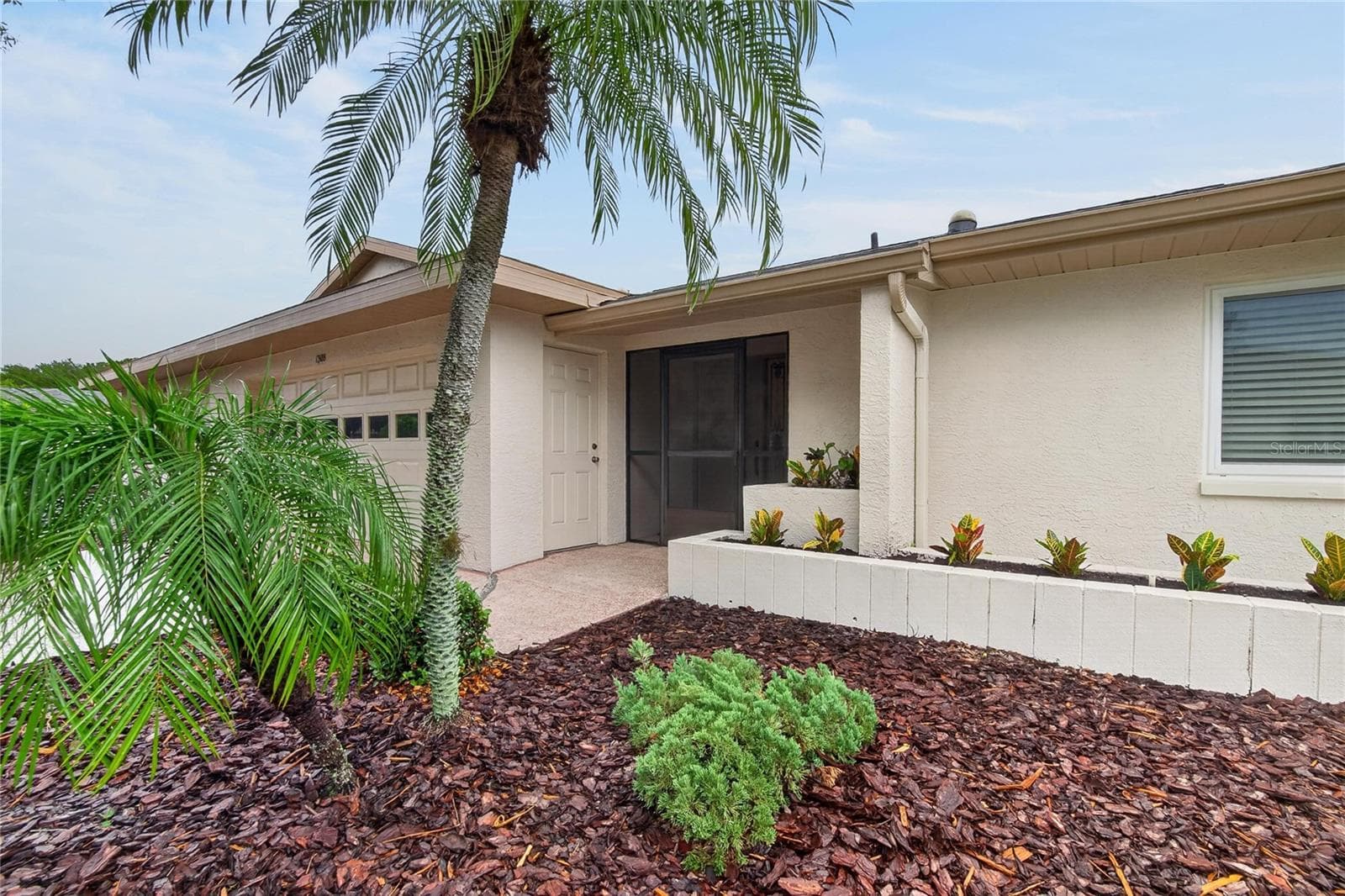 Exterior Front Landscaping - 1308 LELAND DR #1308, SUN CITY CENTER