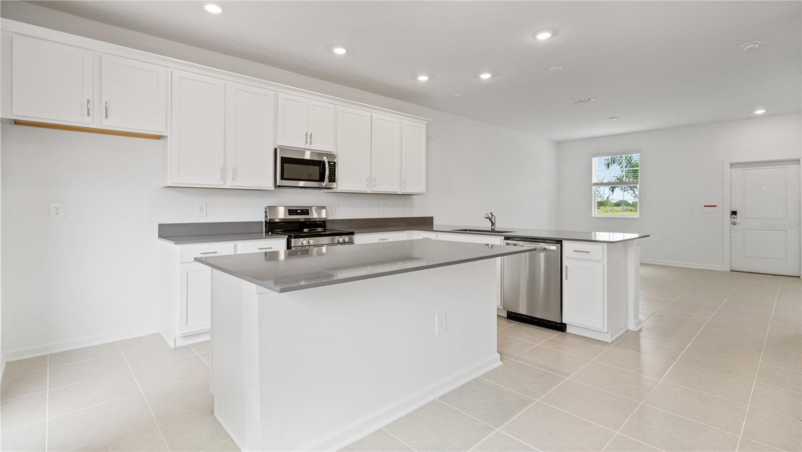 Townhouse at 5549 RONIN DR, ST CLOUD, photo 5 of 16