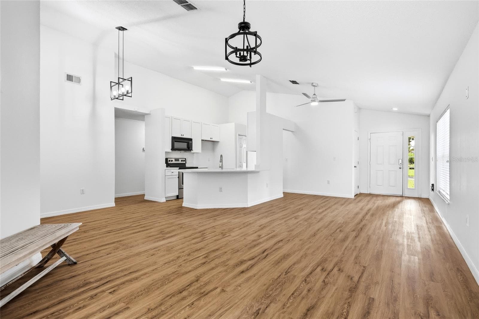 Single Family Residence at 1500 CASTERTON CIR, DAVENPORT, photo 7 of 36