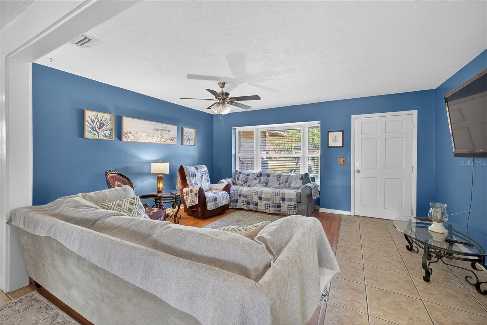 Single Family Residence at 1004 MANDALAY DR, BRANDON, photo 10 of 32