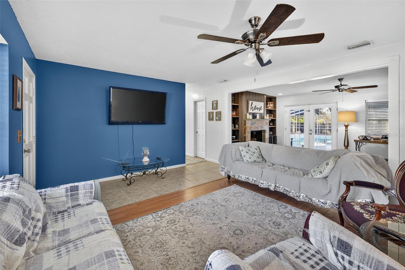 Single Family Residence at 1004 MANDALAY DR, BRANDON, photo 12 of 32