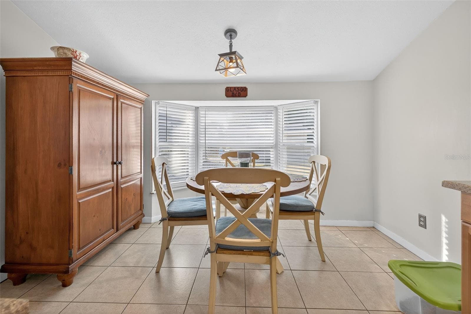 Single Family Residence at 1004 MANDALAY DR, BRANDON, photo 18 of 32