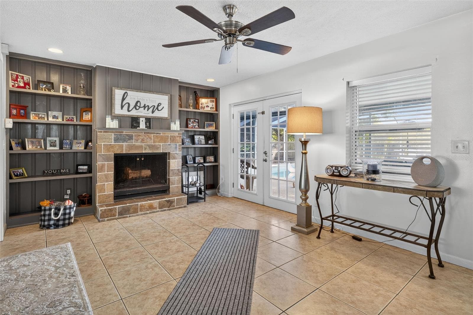 Single Family Residence at 1004 MANDALAY DR, BRANDON, photo 20 of 32