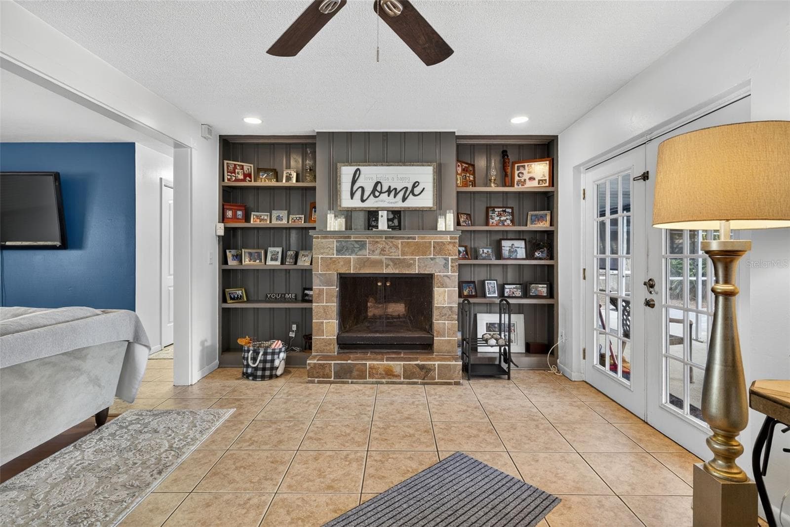 Single Family Residence at 1004 MANDALAY DR, BRANDON, photo 21 of 32