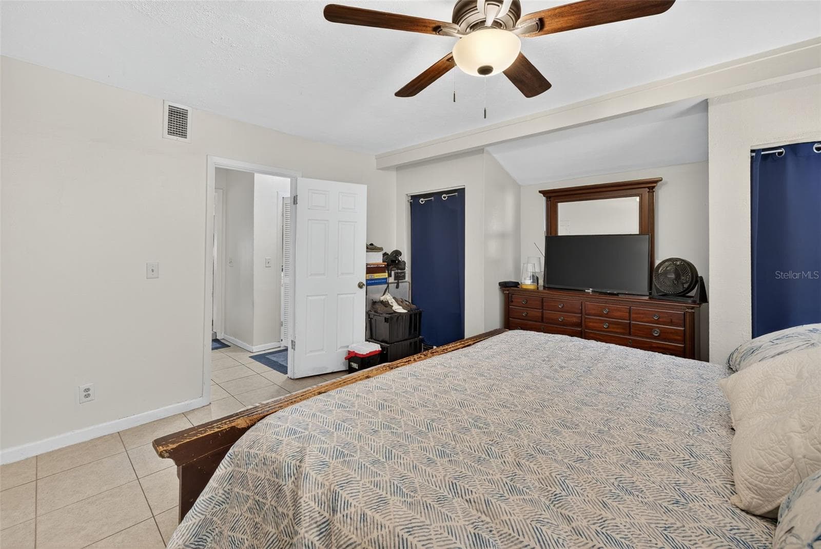 Single Family Residence at 1004 MANDALAY DR, BRANDON, photo 28 of 32