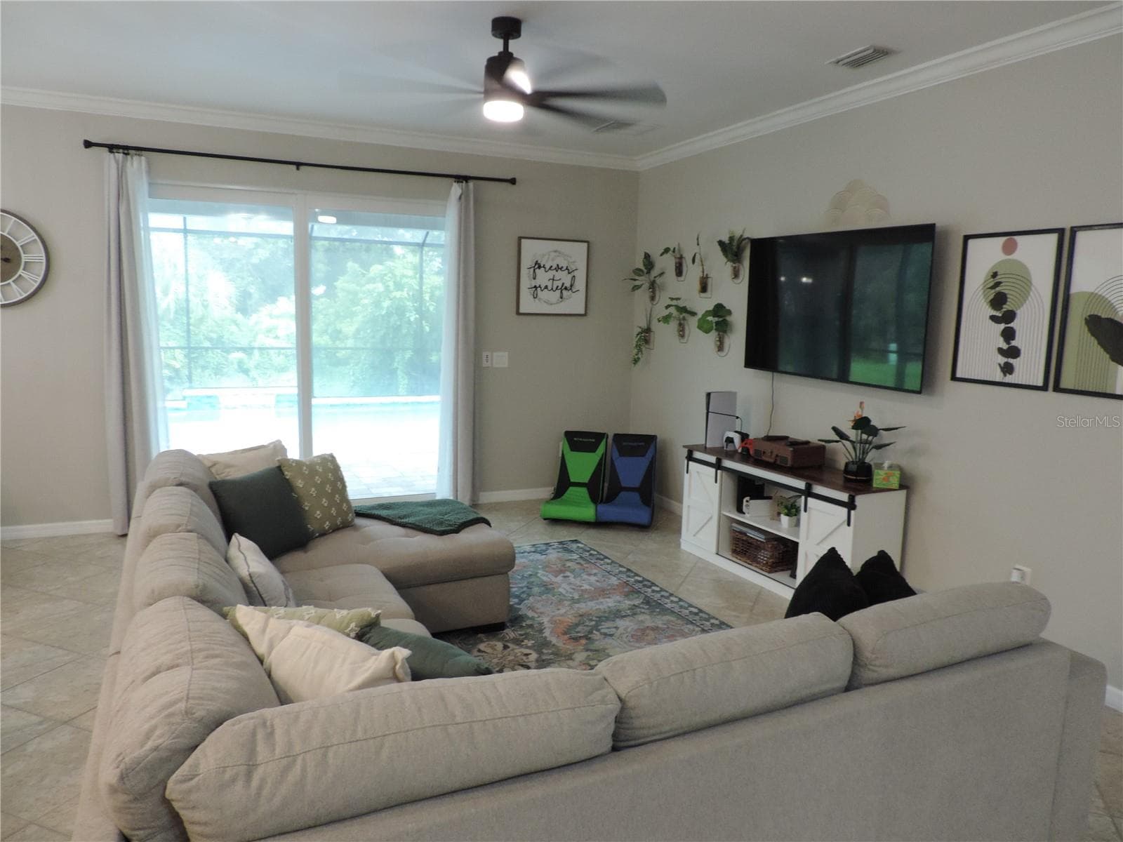 Inviting living room - 5070 LAYTON DR, VENICE