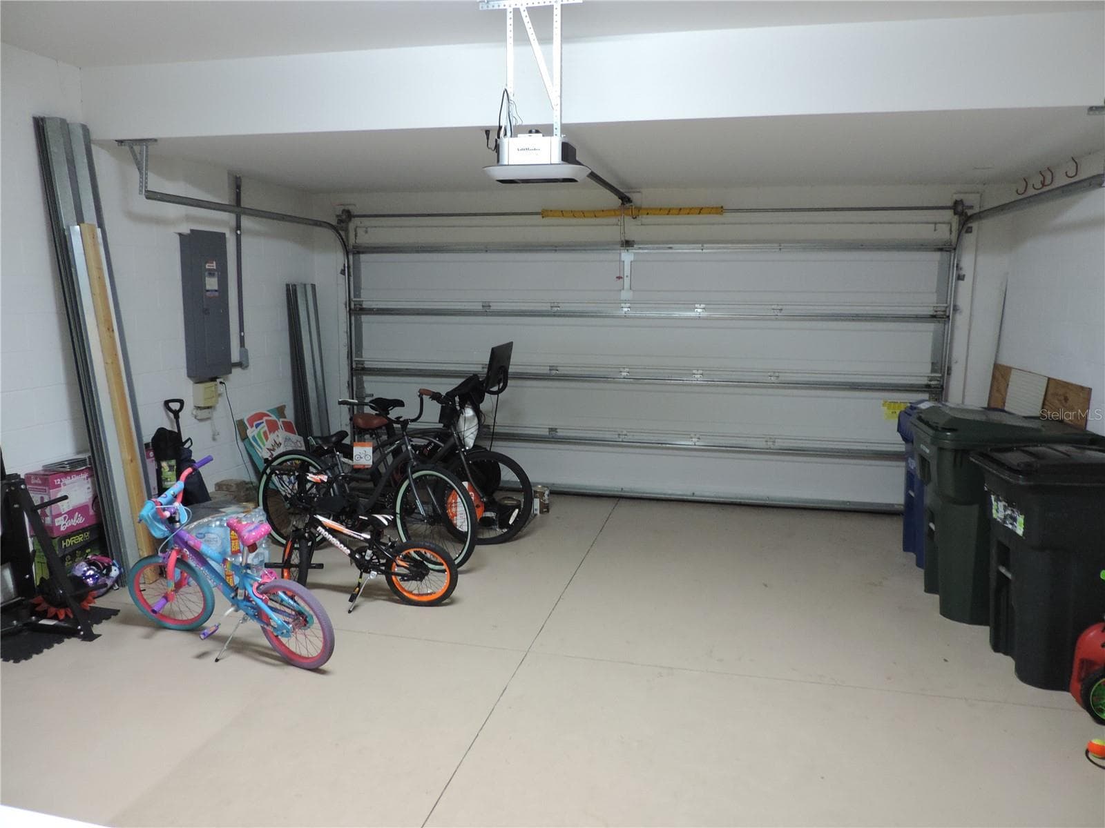 2 car garage with hurricane shutters and impact resistant garage door - 5070 LAYTON DR, VENICE