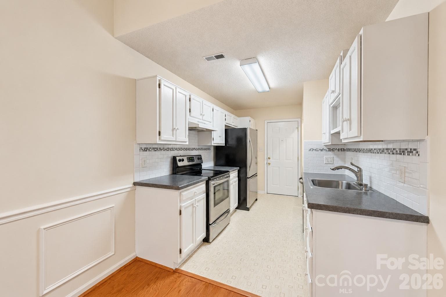 Single Family Residence at 1089 Weddington Woods Street NW, Concord, photo 5 of 15