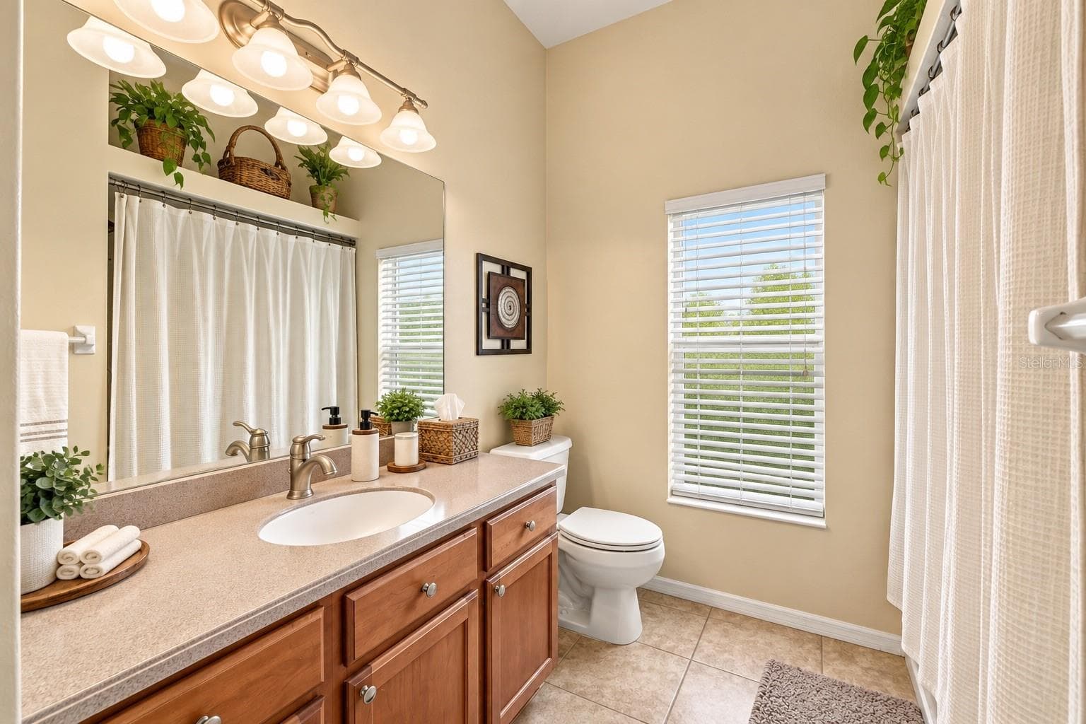 Guest bathroom #3 - 1486 ALAMEDA DR, SPRING HILL