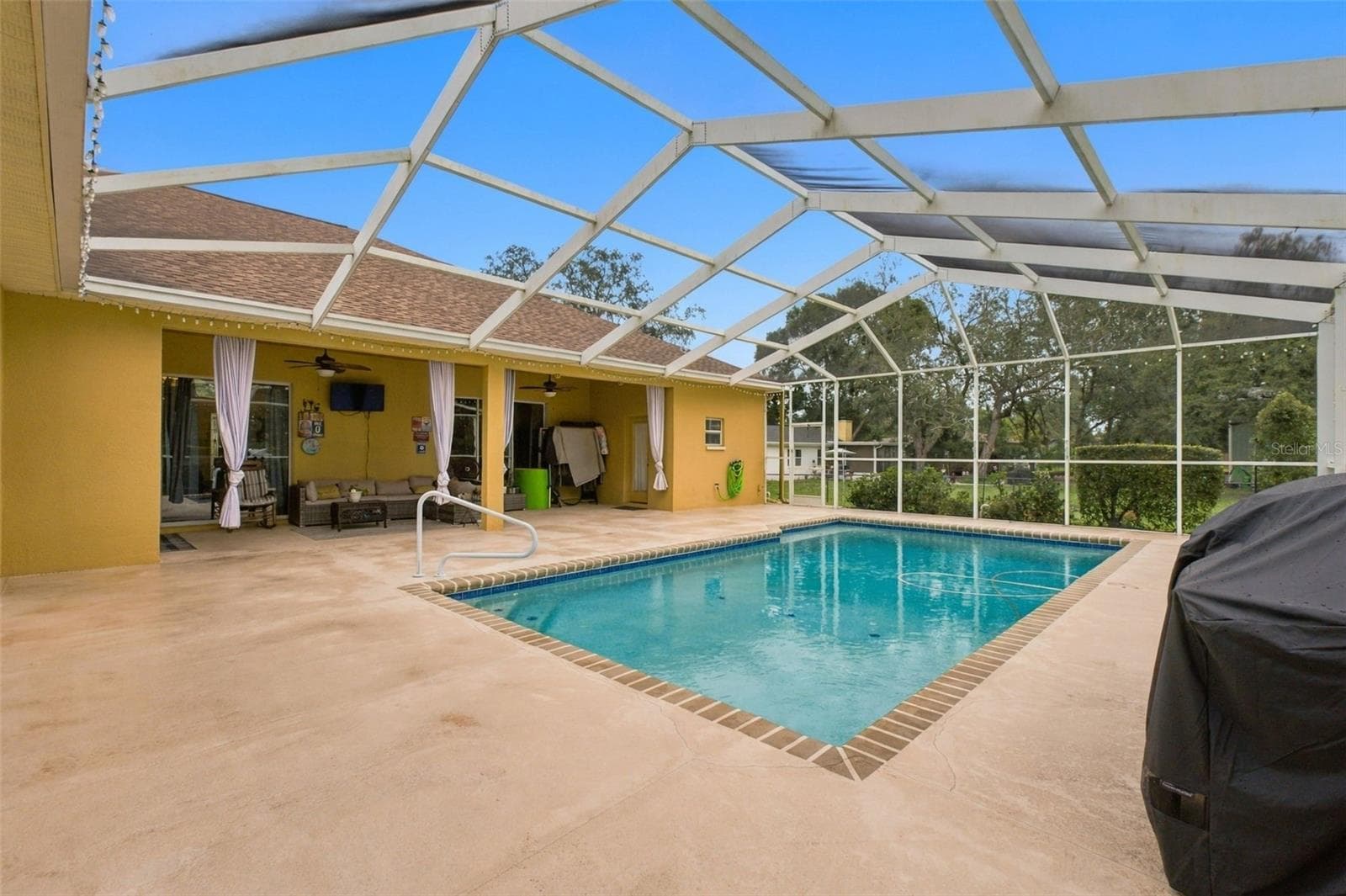 Huge pool - 1486 ALAMEDA DR, SPRING HILL